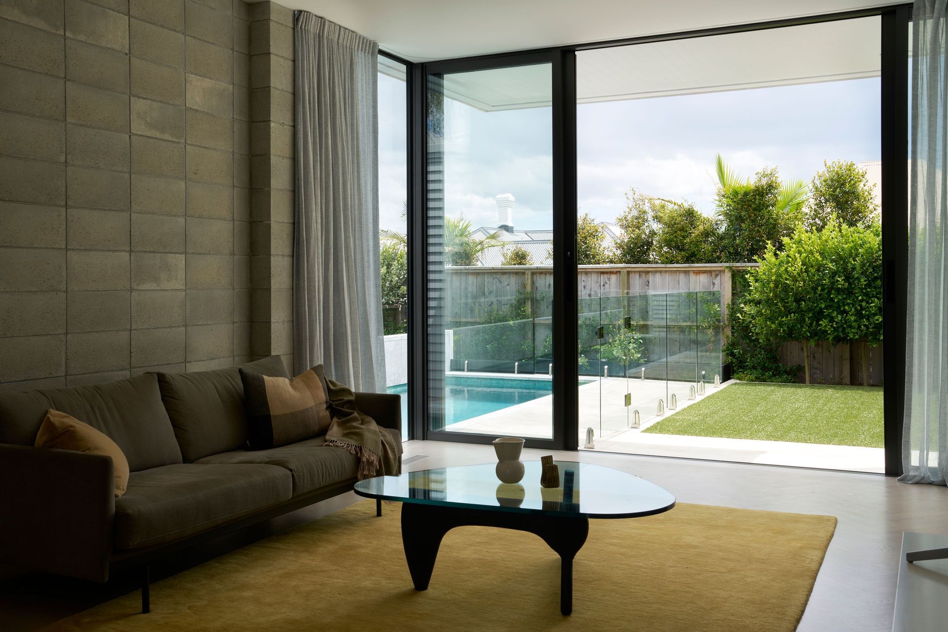 Gerrad-Hall-ArchitectsPonsonby-House-Living-to-poolTash-Hopkins9.jpg