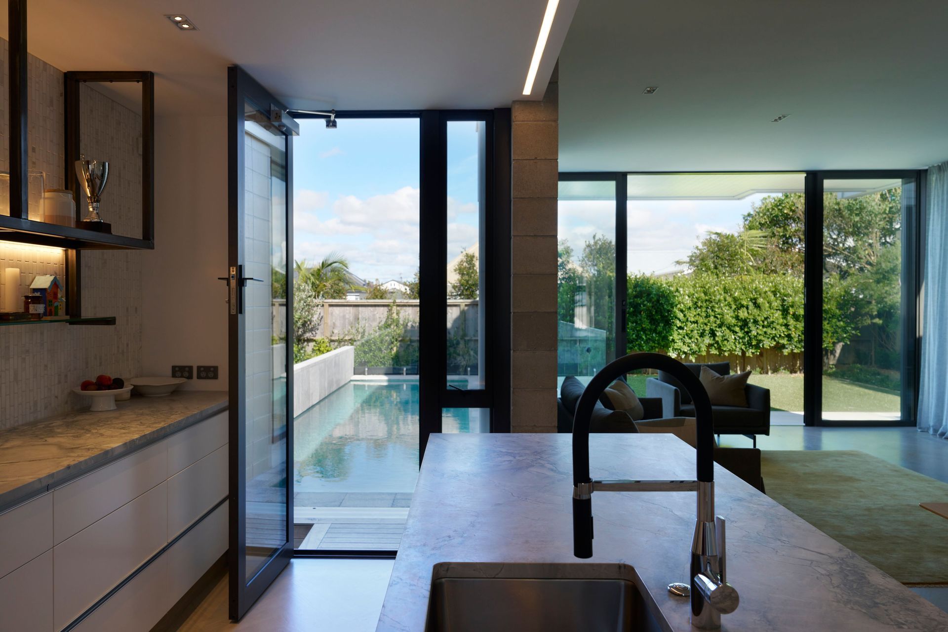 Gerrad-Hall-ArchitectsPonsonby-HouseTowards-PoolTash-Hopkins2.jpg