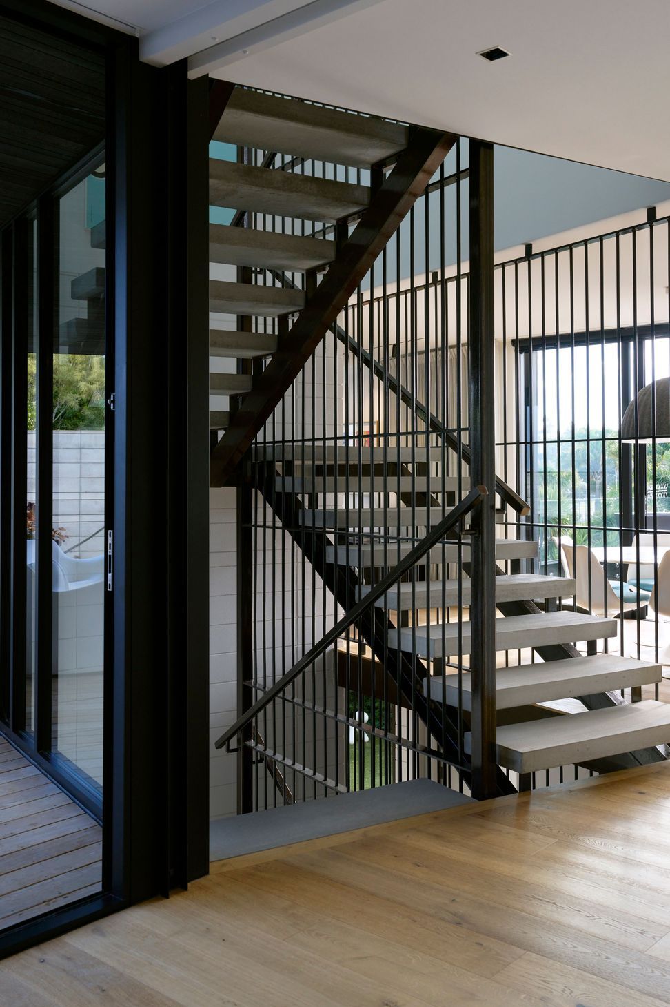 Gerrad-Hall-ArchitectsWestmere-Right-of-Way-HouseStairwellTash-Hopkins-Photography8-.jpg