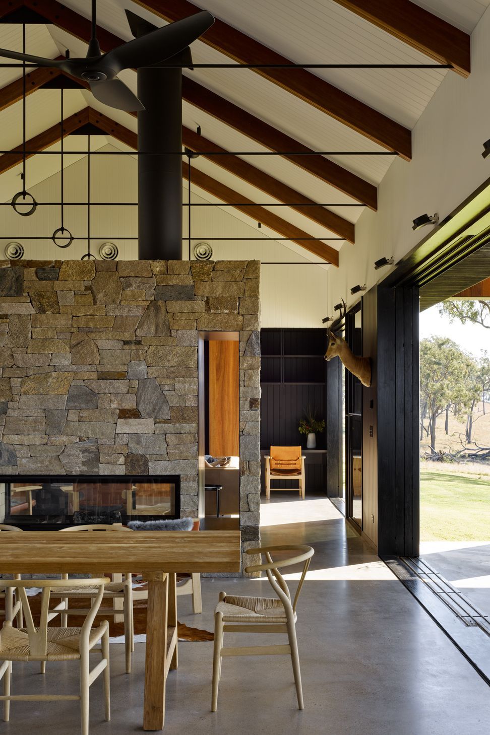 Glenmaurie-Station-by-Shaun-Lockyer-Architects-Issue-11-Feature-The-Local-Project-Image-13-1.jpg
