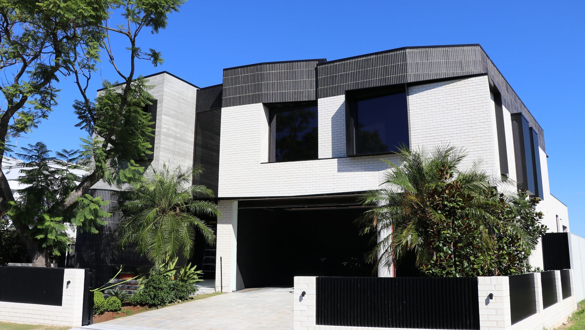 Trendline Window Shrouds & Custom Awning for a Prestige Waterfront Build in Sylvania Waters, Sydney banner