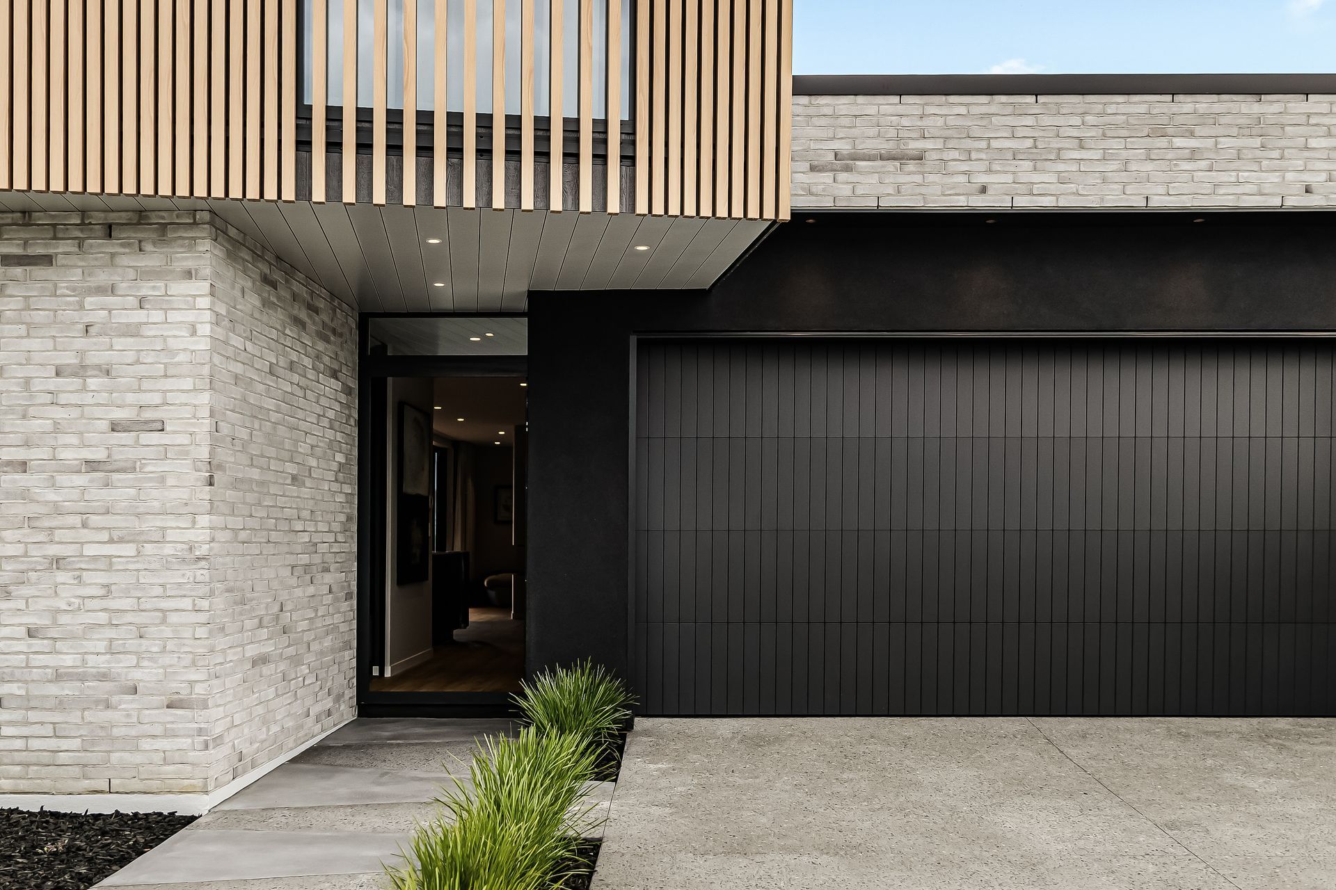 LL25003House-of-illusions-Maddren-105-v3.jpg