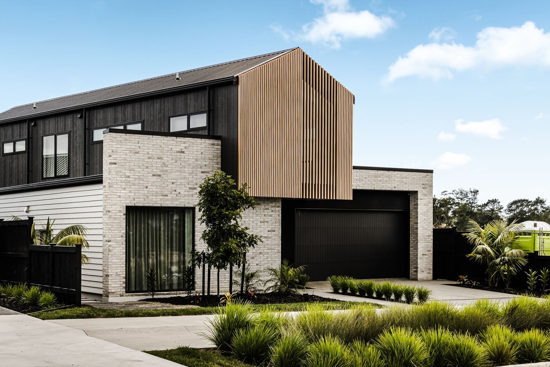LL25003House-of-illusions-Maddren-114-v2.jpg