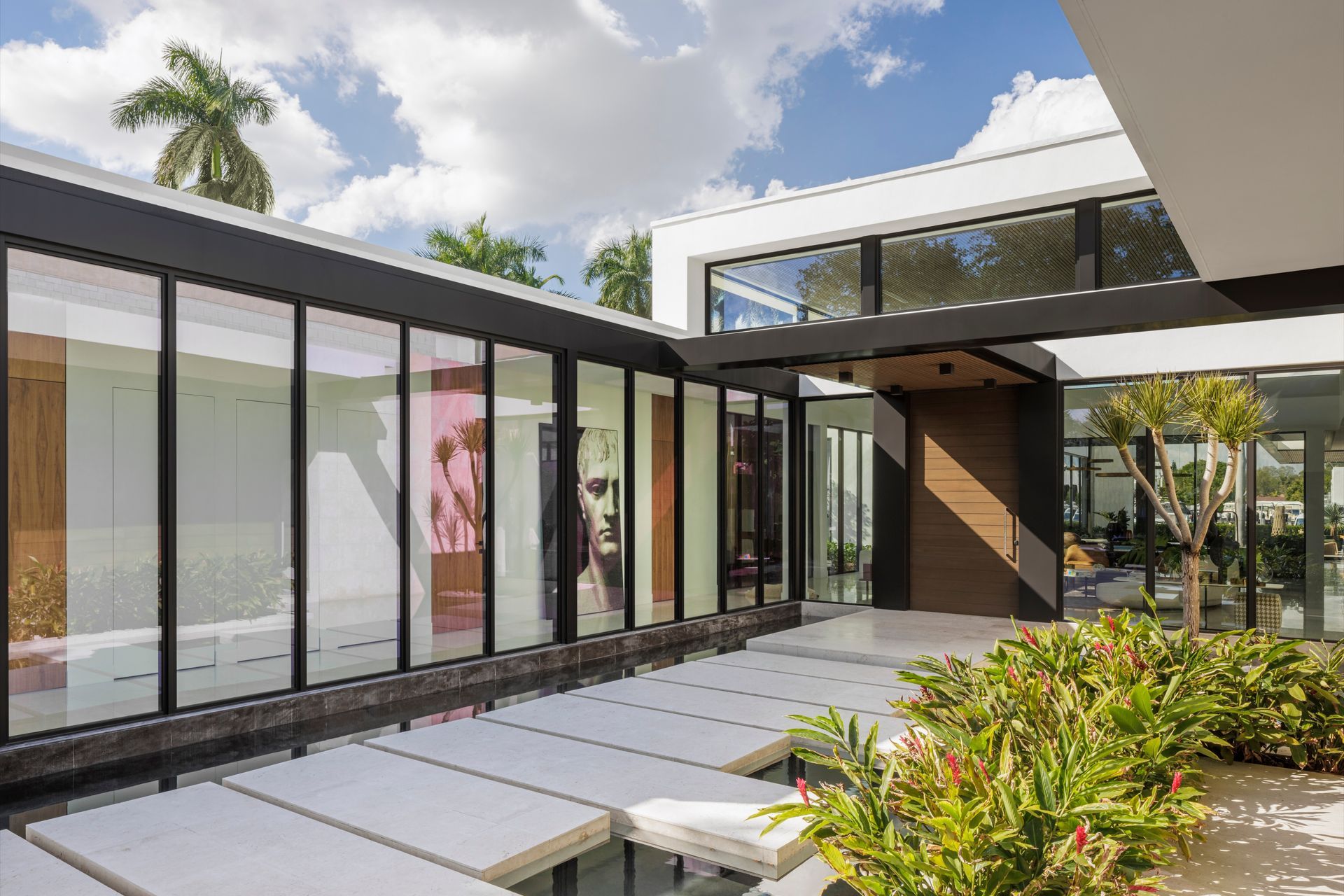 LUXESDH701NE77STMiami343-HDR-Edit4K-ap-compressed.jpg