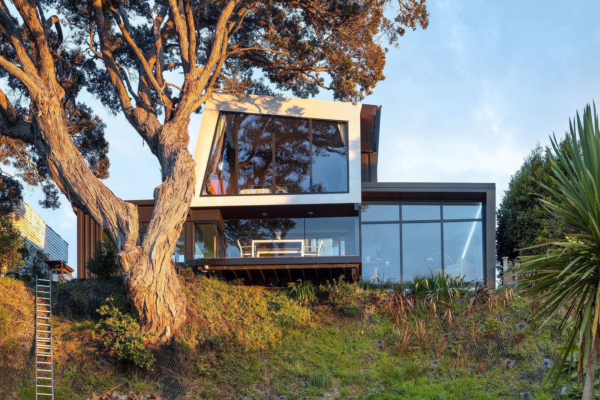 Tosiendine House
