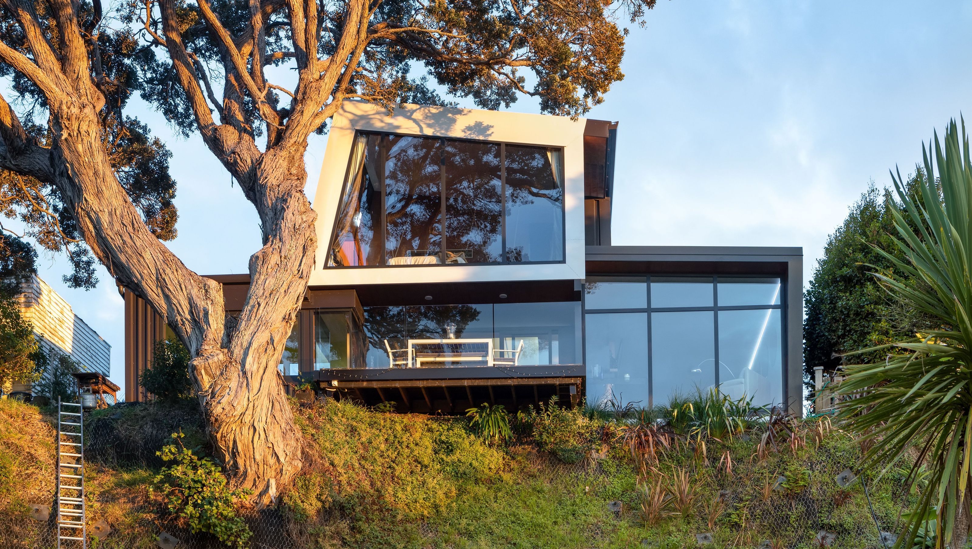 Tosiendine House