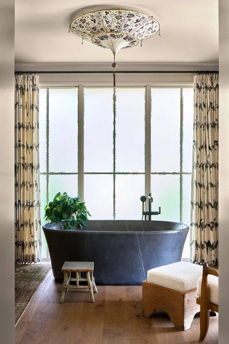 MainBathtub3-2610203608-ap-compressed-v2.jpg