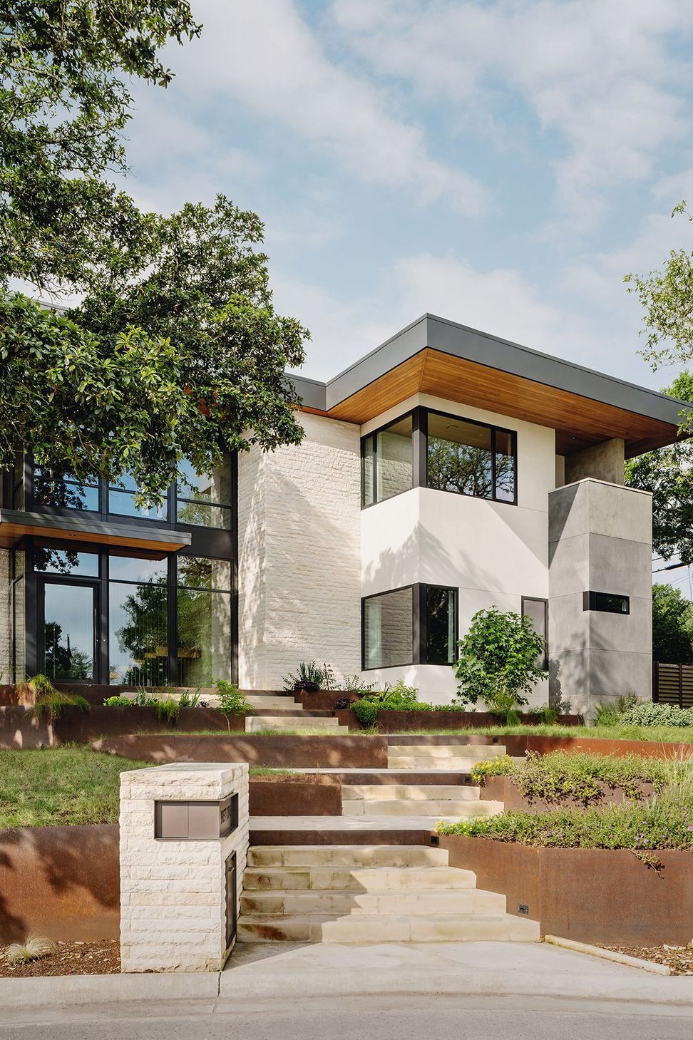 Modern-Ridgewood-Cove-Residence-ALIGN-Austin-Architects-7-v2.jpg