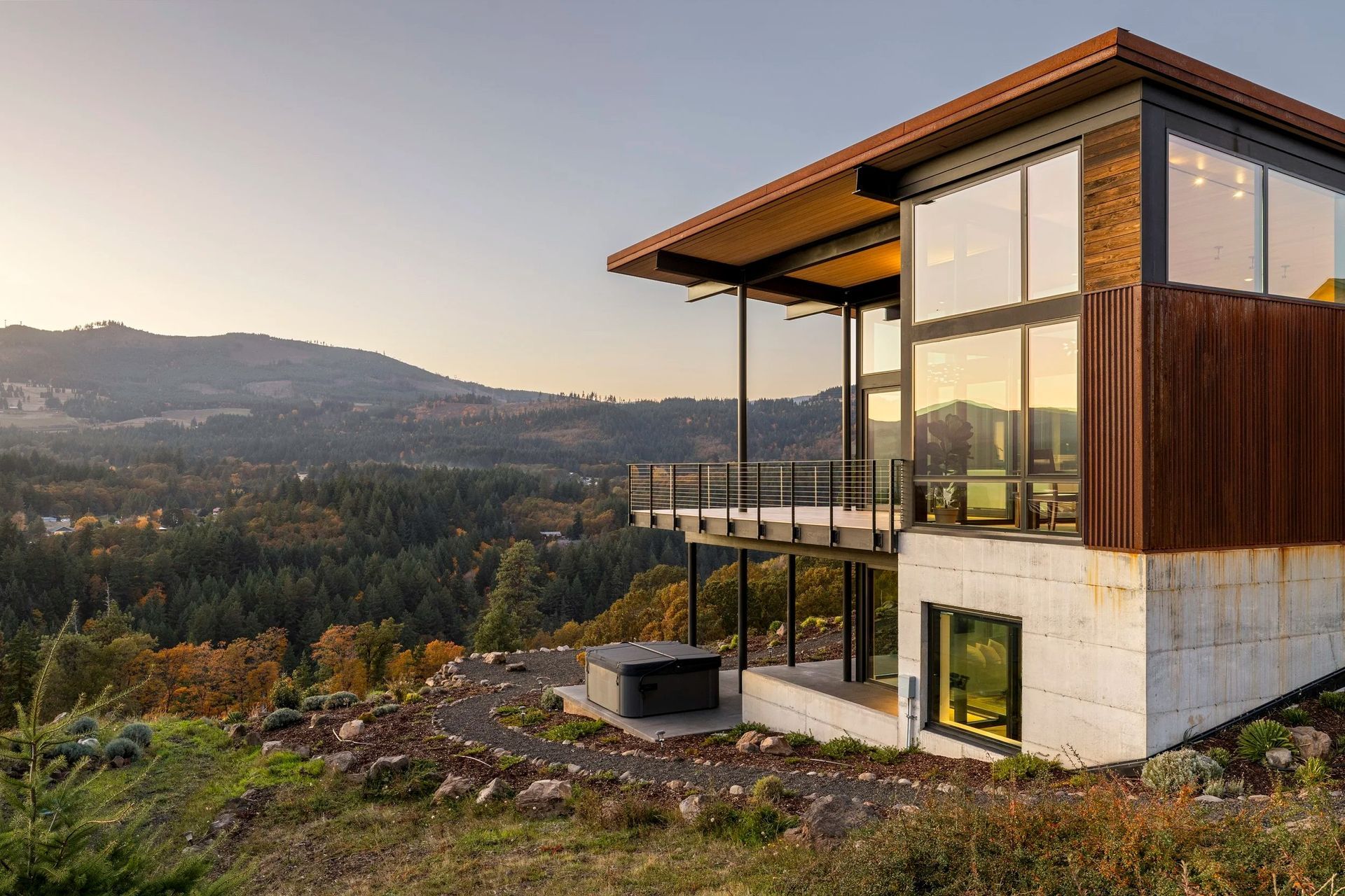 Mount-Hood-HouseJA-Single-FamilyPhoto-by-Bradley-Chandler1-ap-compressed.jpg