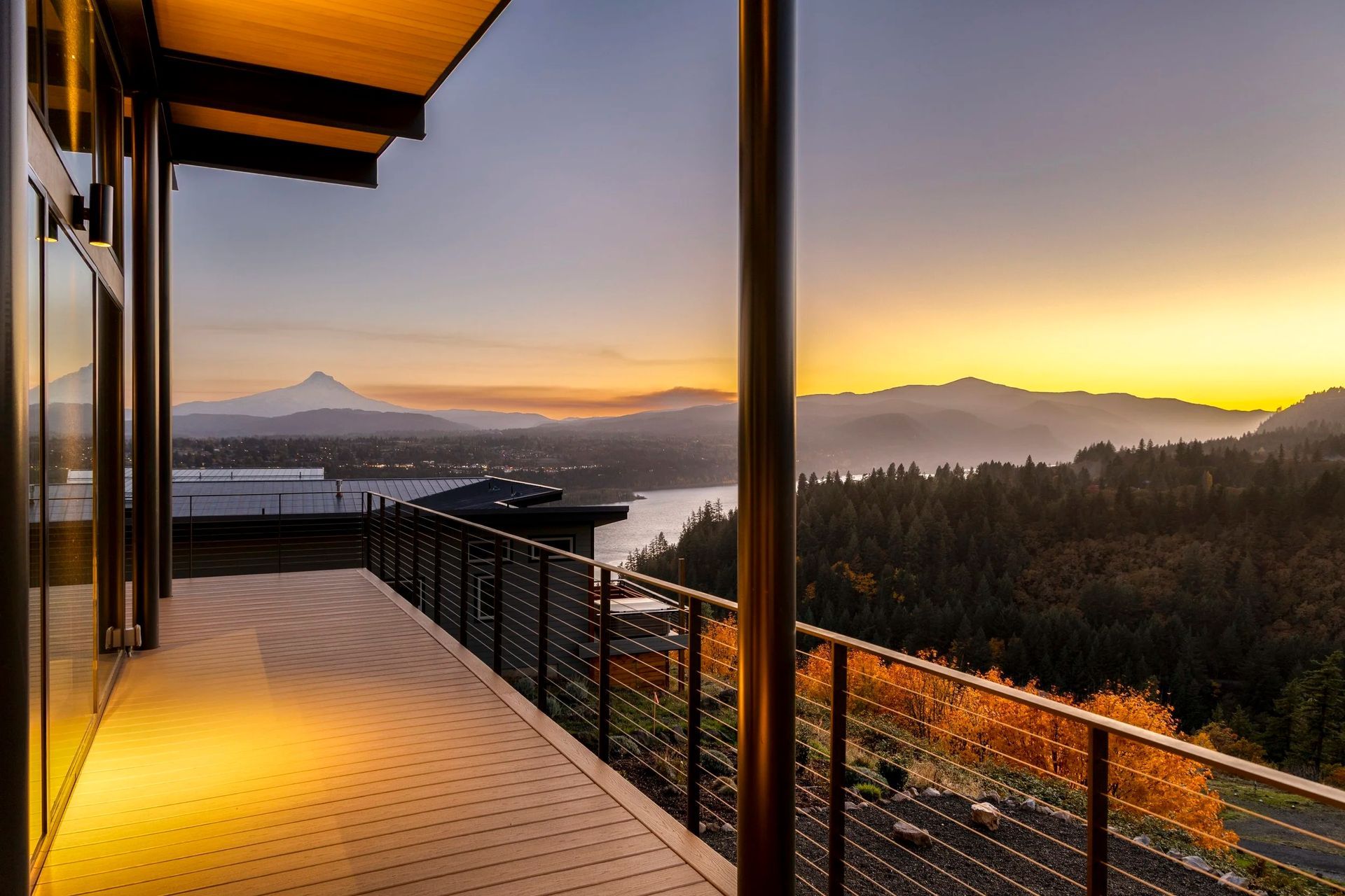 Mount-Hood-HouseJA-Single-FamilyPhoto-by-Bradley-Chandler8-ap-compressed.jpg