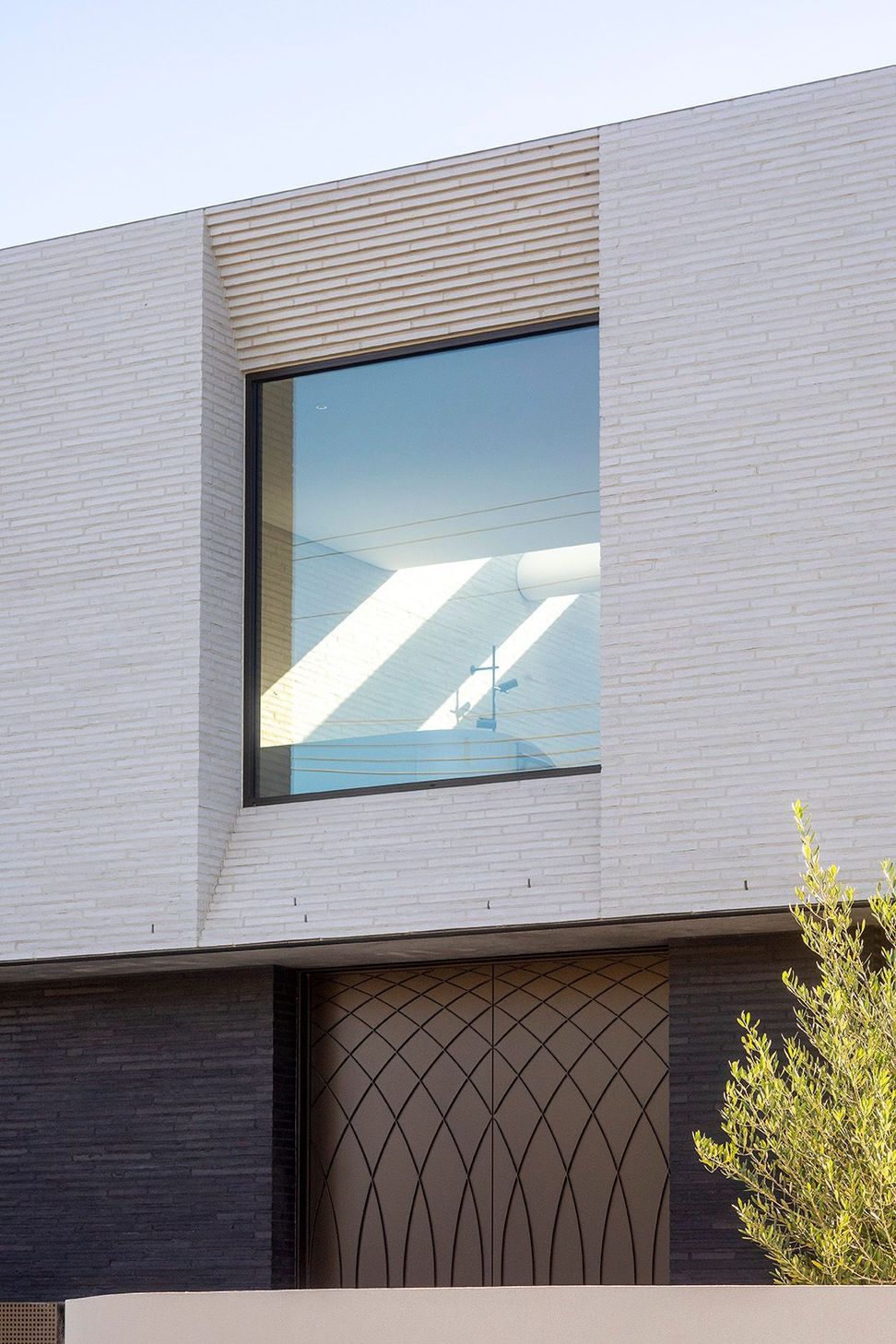Petersen-K11-K55-brick-window-detail-Brise-House.jpg