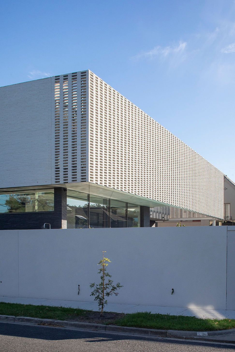 Petersen-K11-bricks-Brise-House-Brise-Soleil-streetview.jpg
