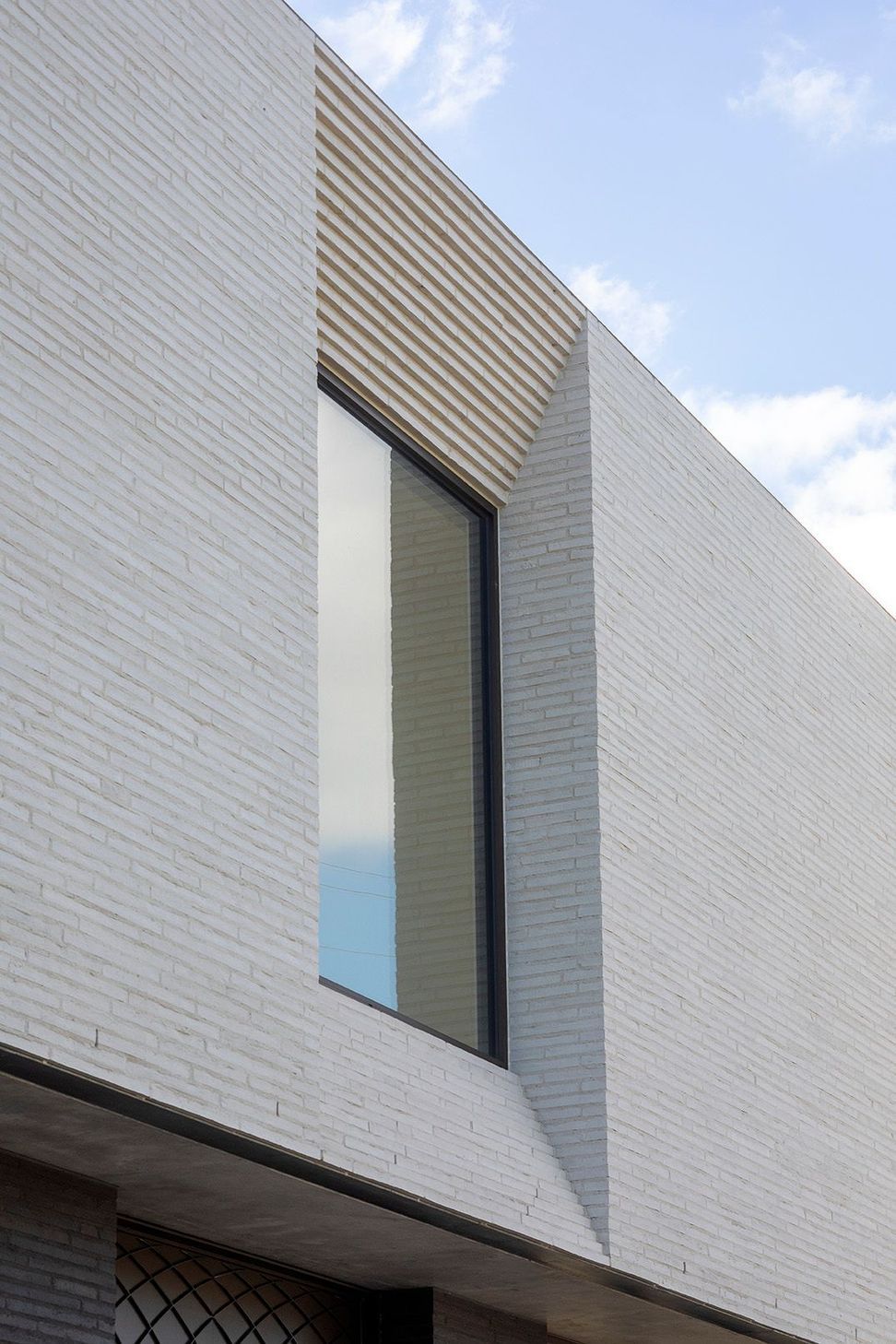 Petersen-K11-bricks-Brise-House-corbelling-details.jpg