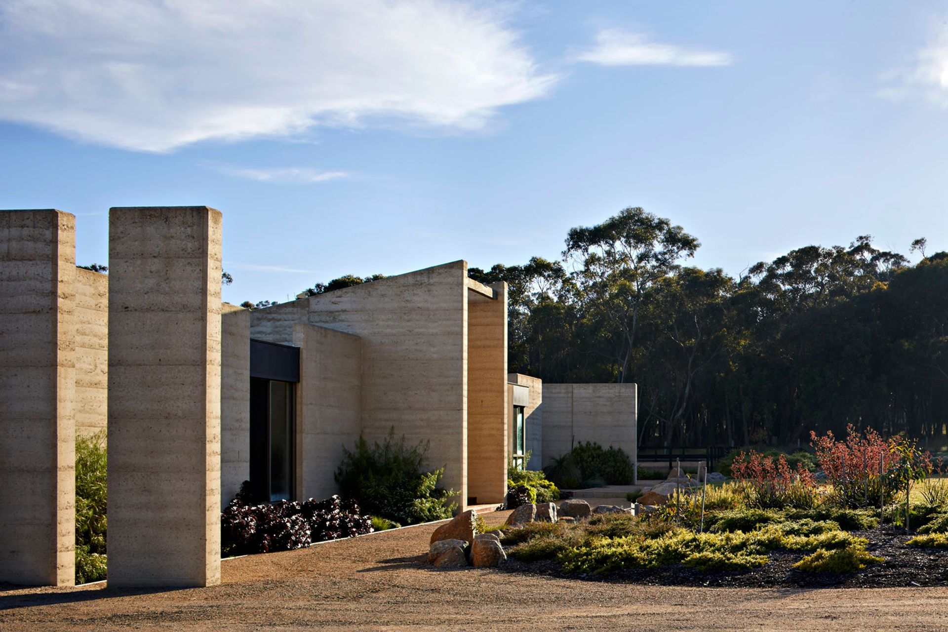 TK House, Tuerong