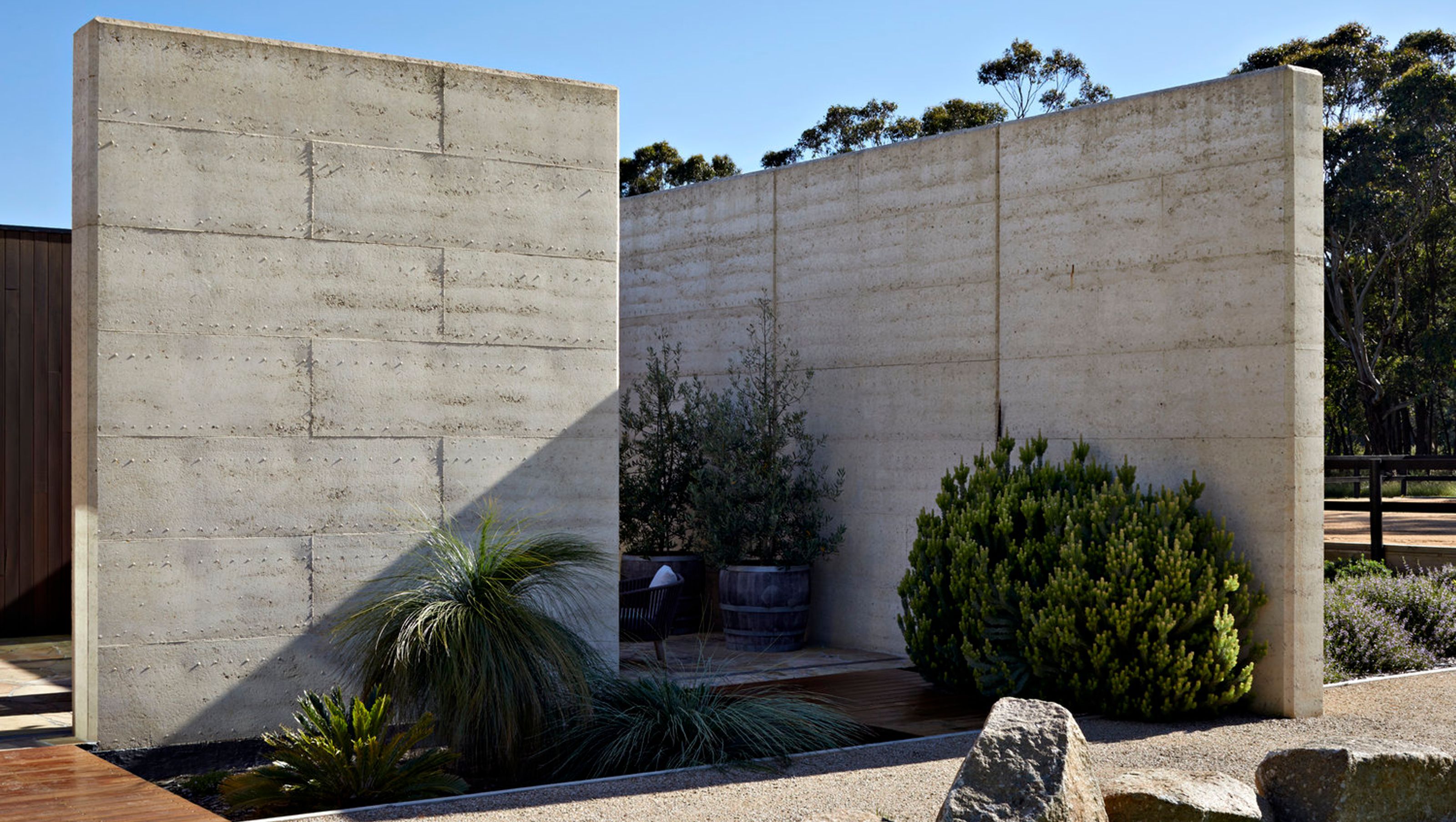 TK House, Tuerong