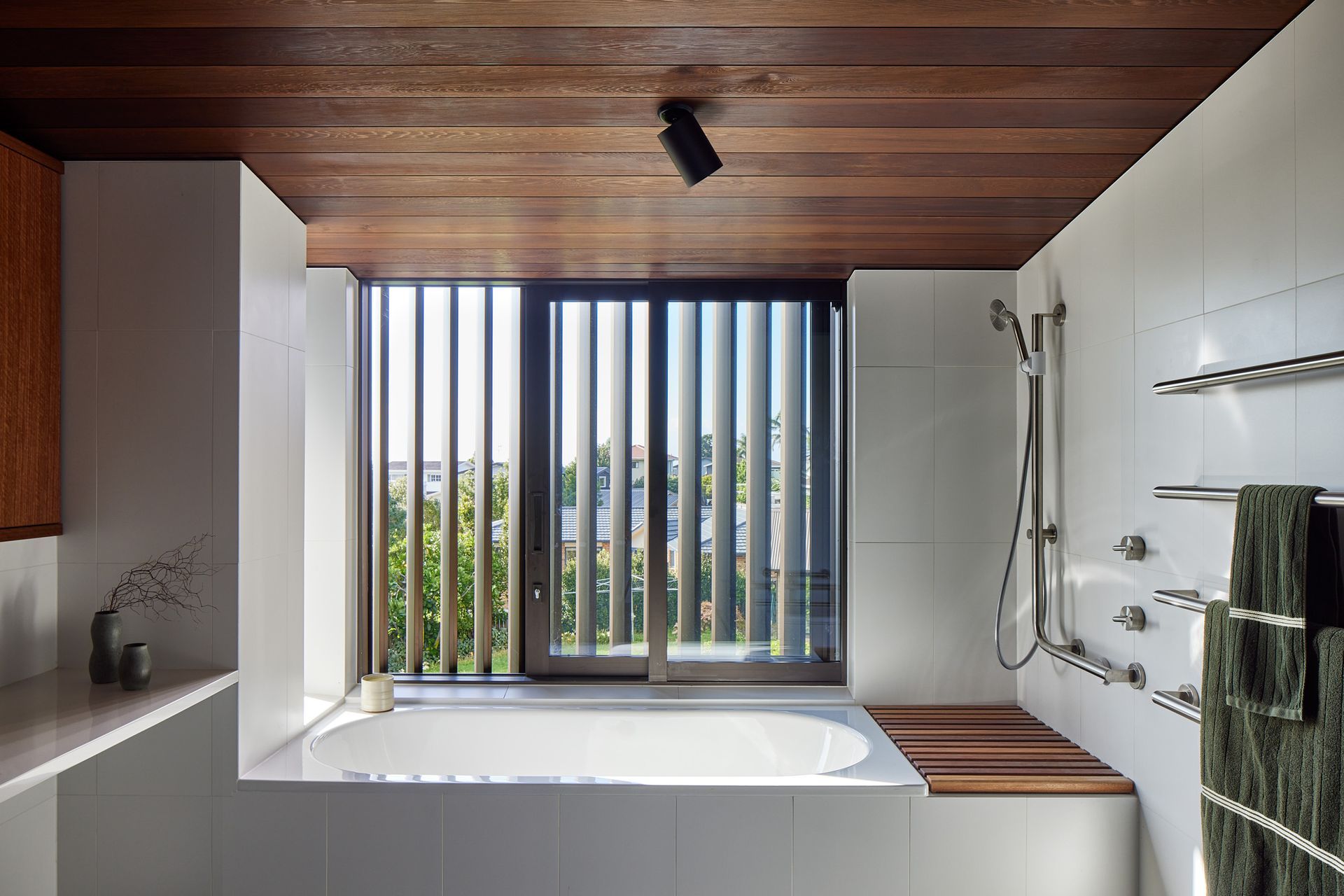 Quadro Levo Shower Mixers , Hewi System 900 Shower with Quadro 1266 Shower Head &amp; Outlet