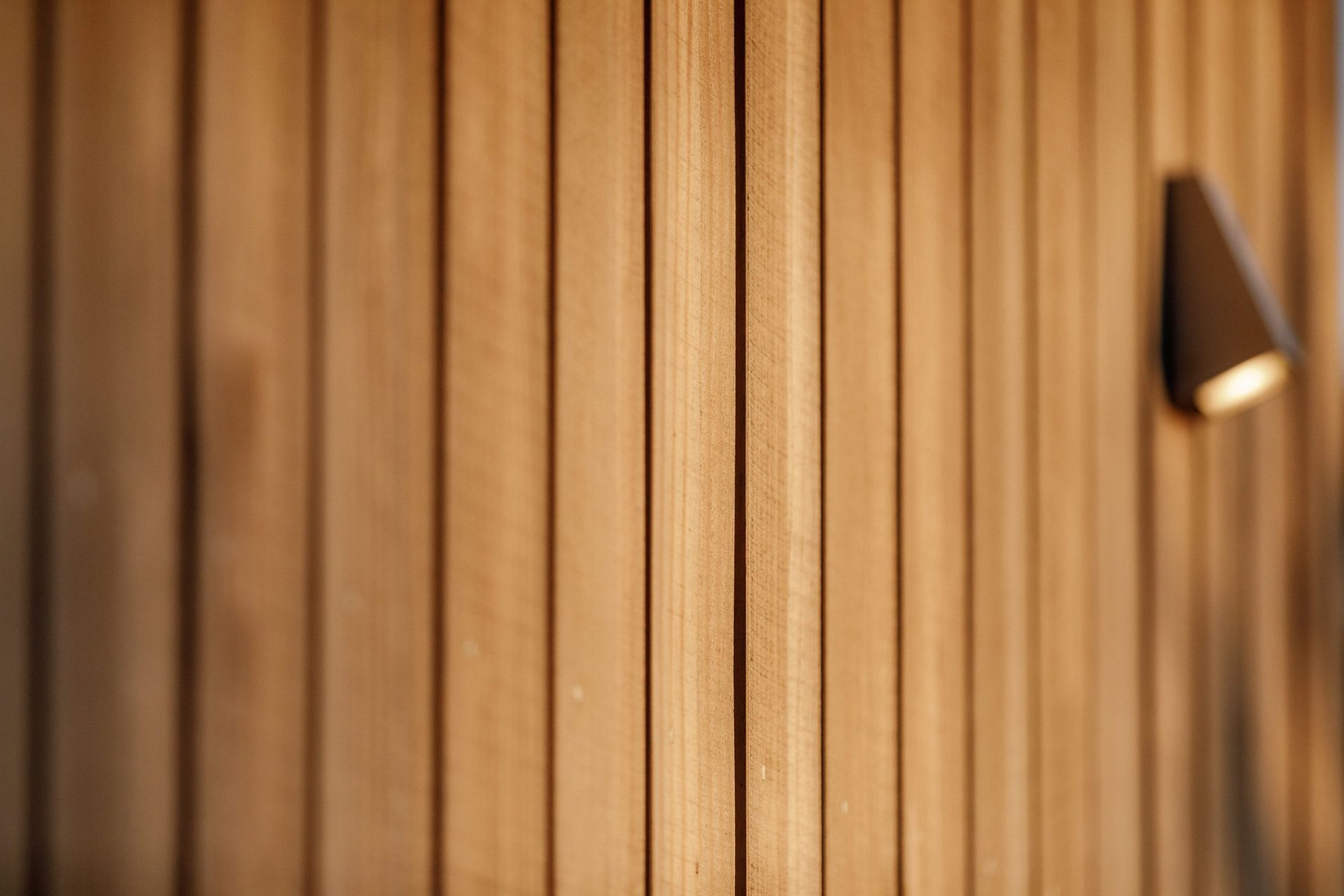 The-Quays-Project-Wall-Details-With-Light-Accessory-ap-compressed.jpg