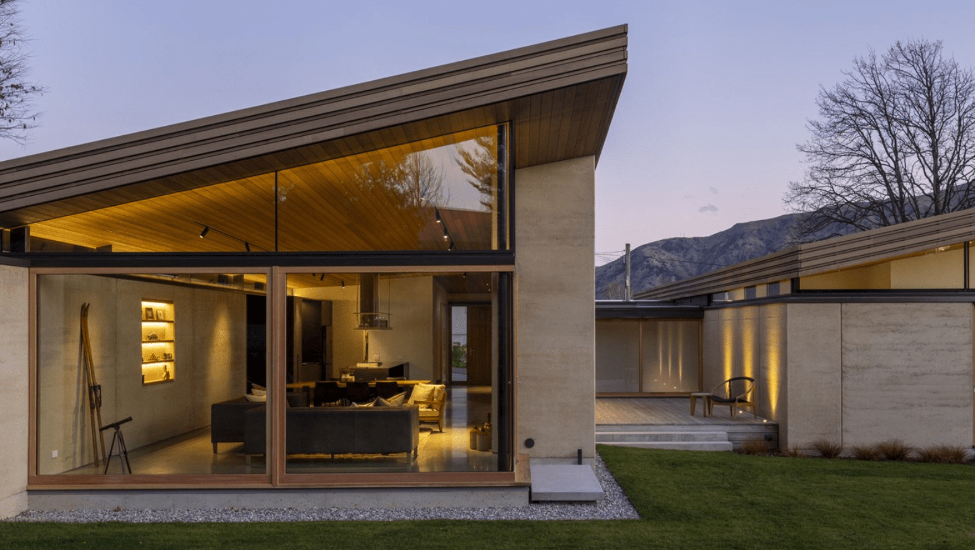 Winding Roof House
