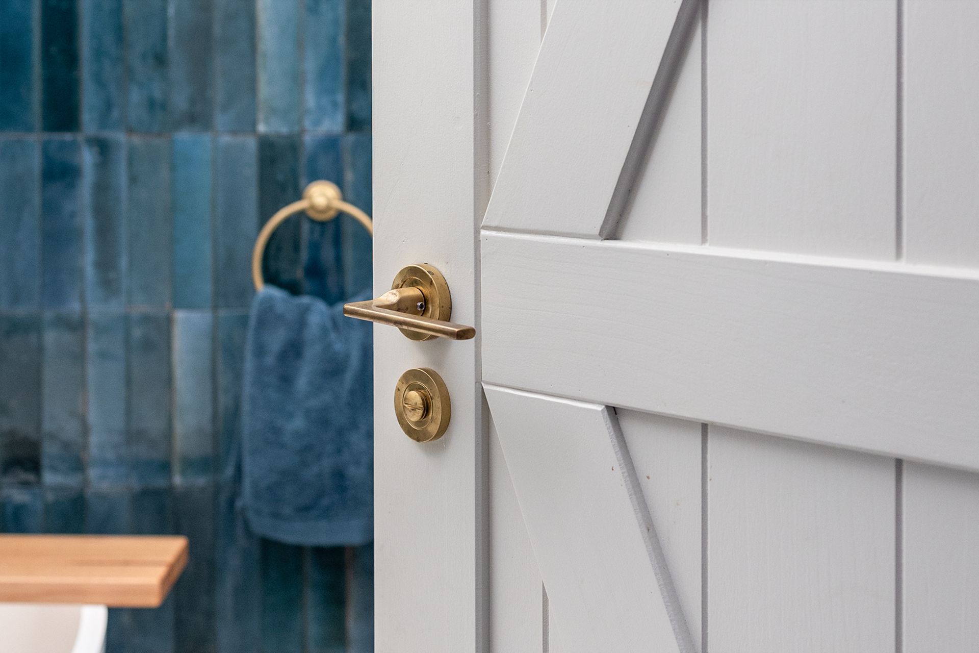 WAHChaletUSBPrivacySetBathroomDoorJazzHotelHomeAshfieldSydney1920x1080px-v3.jpg