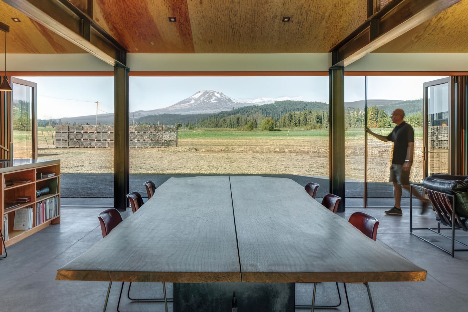 centor-casestudy-205-integrated-folding-door-a-magical-reveal-to-mountain-views-03-gigapixel-low-resolution-v2-2000w.jpeg