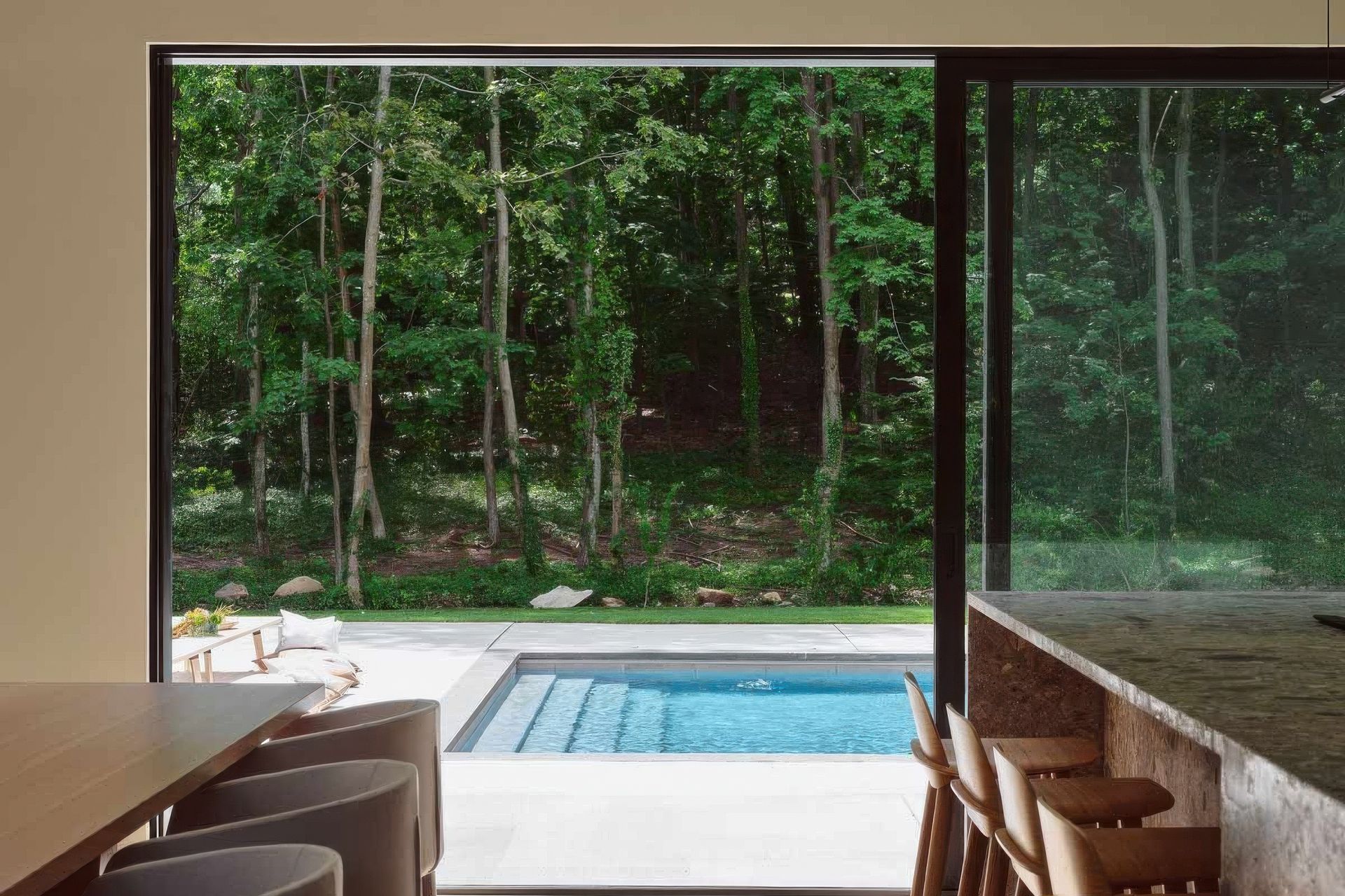 imgi12indoor-outdoor-modern-home-design-in-the-woods-gigapixel-standard-v2-2x.jpg