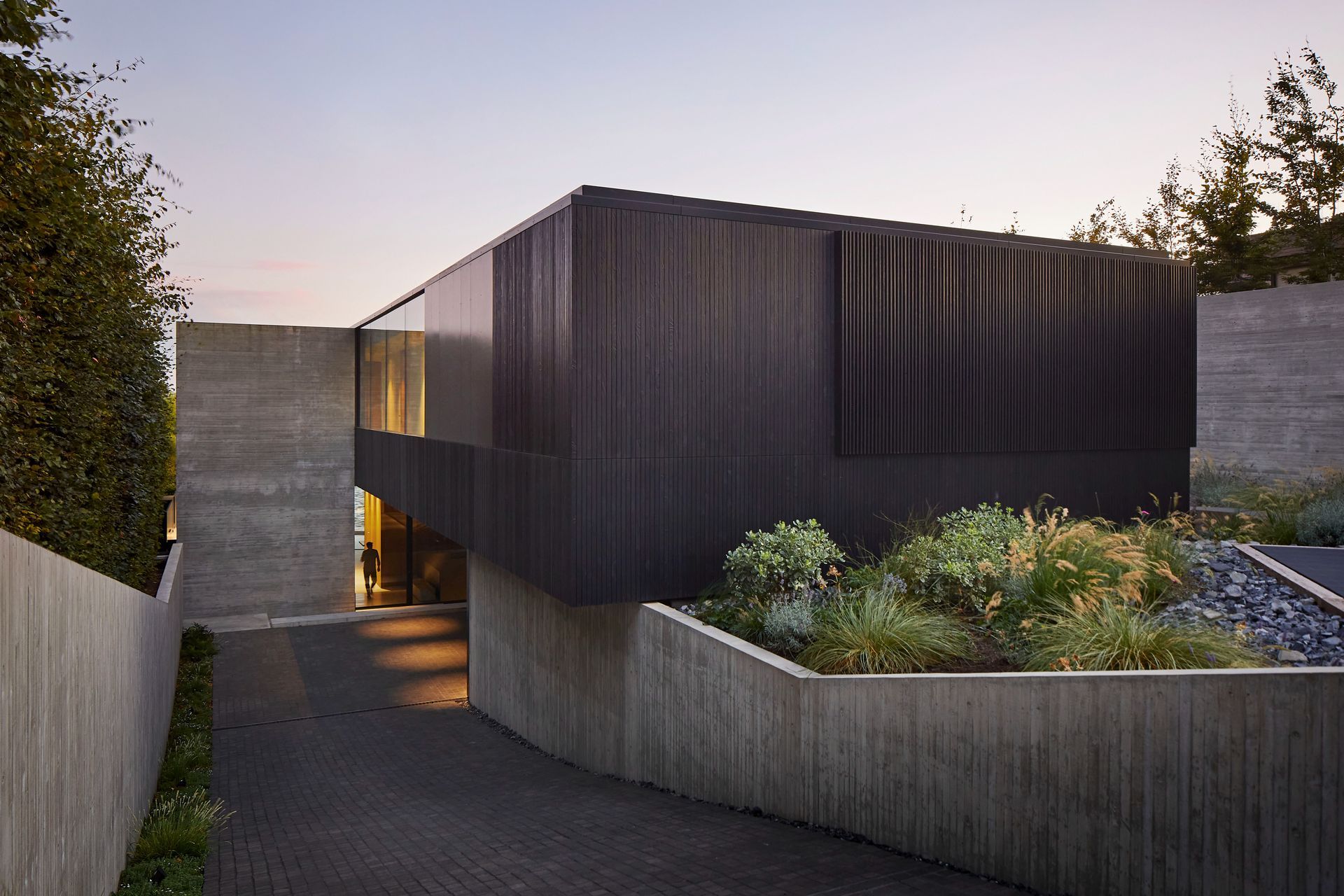 imgi20MBMHWest-Vancouver-HouseHufton-Crow006-cropped.jpg