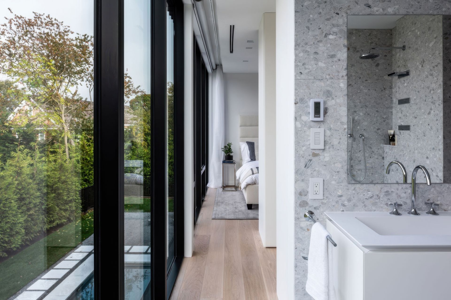 imgi25modern-hampton-bedroom-bathroom-suite-interior-architecture-gigapixel-standard-v2-2x.jpg