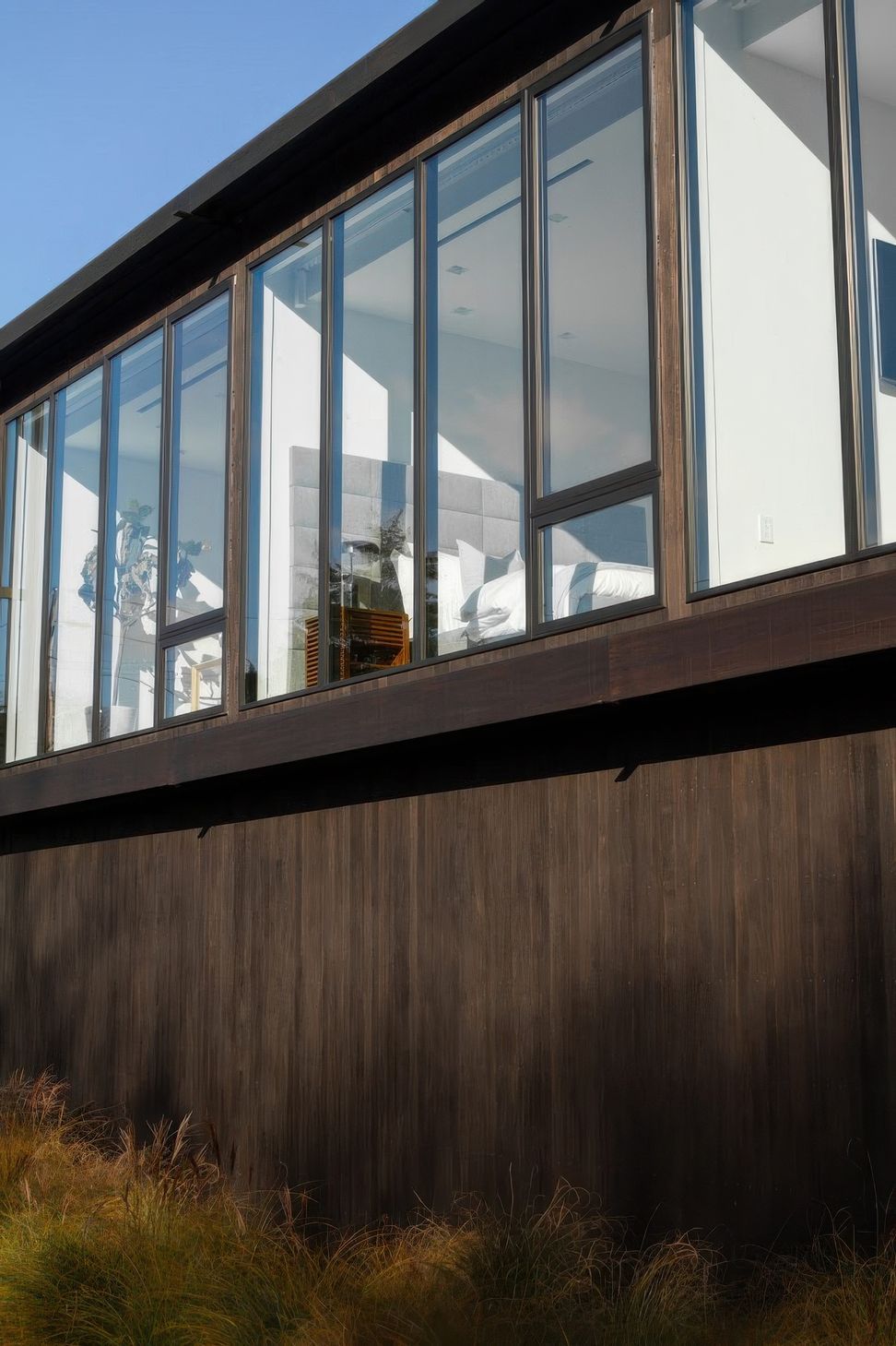 imgi28modern-black-cedar-facade-hamptons-home-architecture-gigapixel-standard-v2-2x.jpg