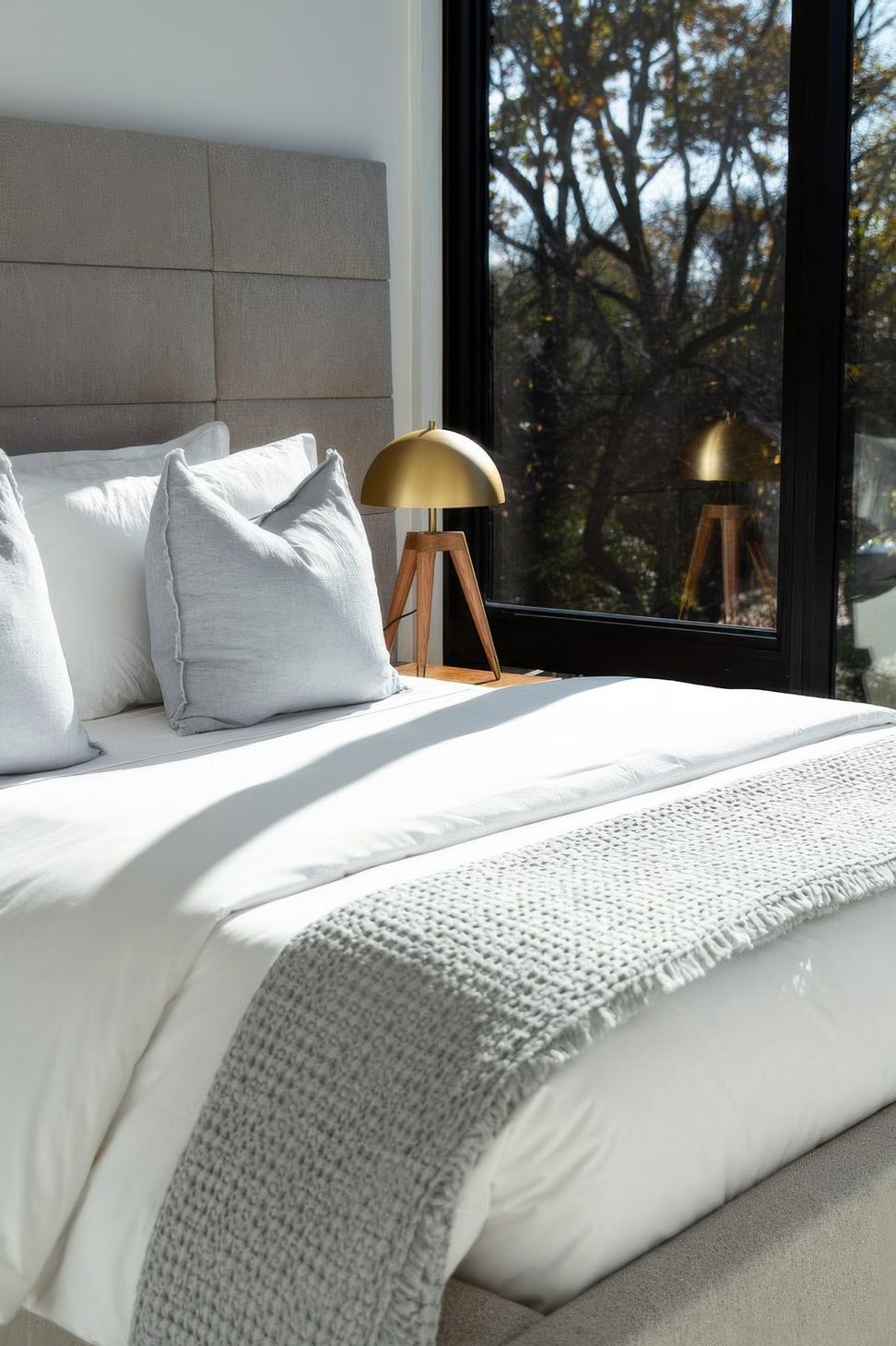 imgi29compact-modern-bedroom-with-floor-to-ceiling-windows-gigapixel-standard-v2-2x.jpg