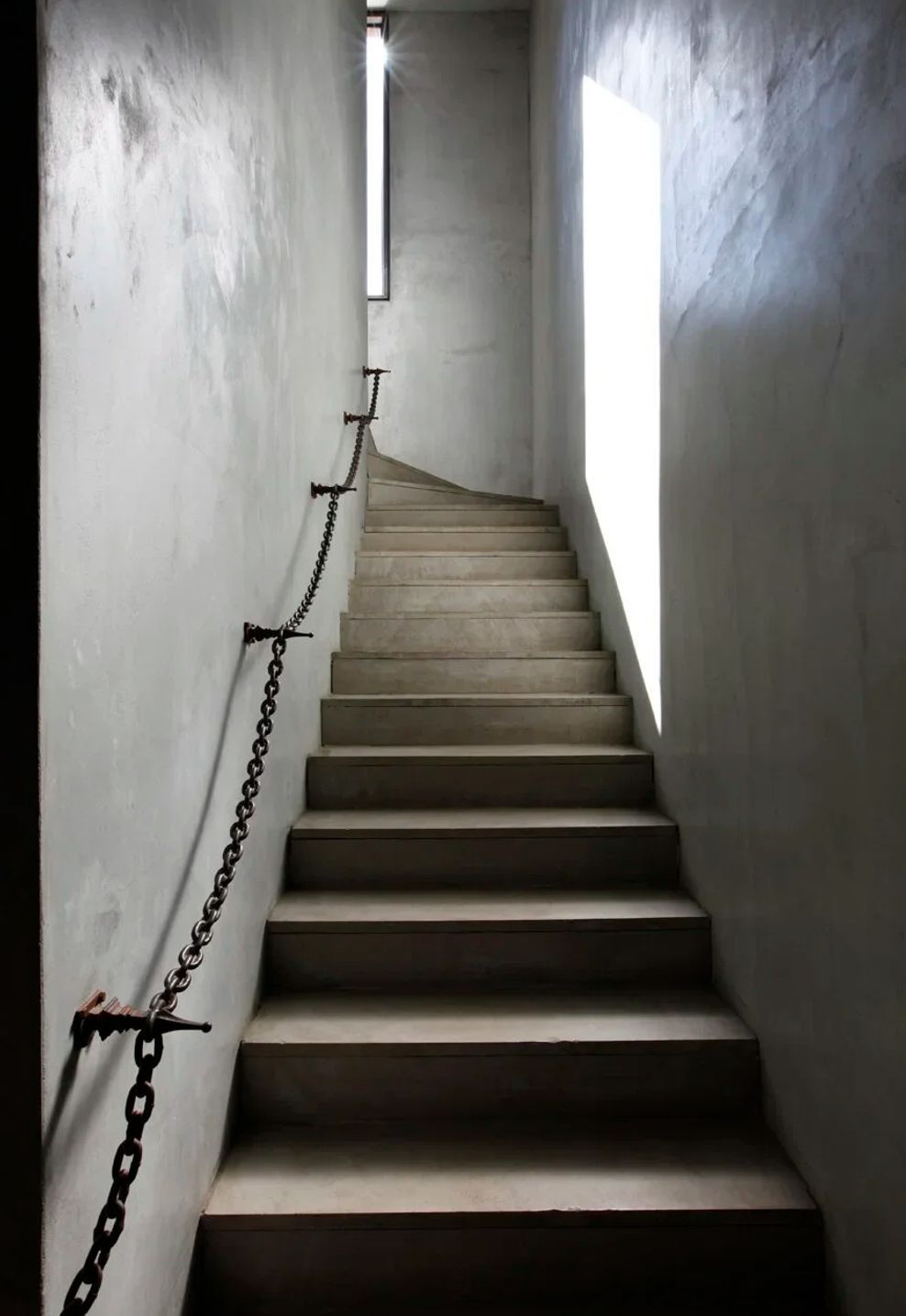 minimalist-concrete-staircase-modern-architecturewebp-ap-compressed.jpg