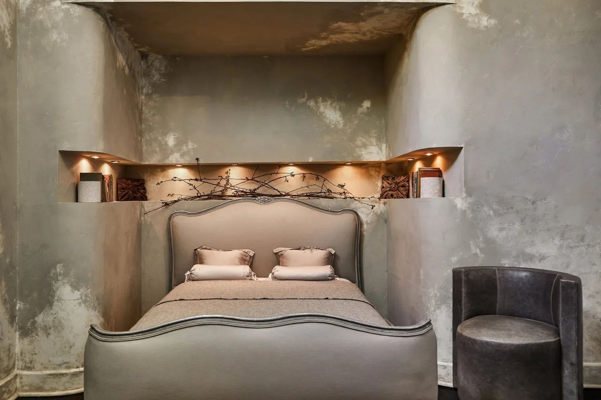 modern-plaster-bedroom-rossmore-residencewebp-ap-compressed.jpg