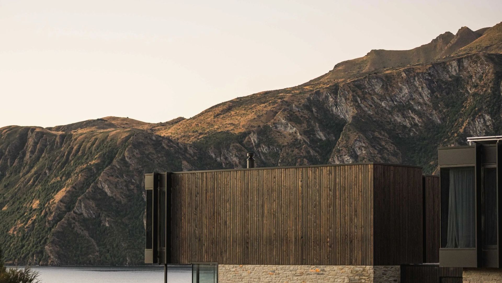 Mountain View, Wanaka banner