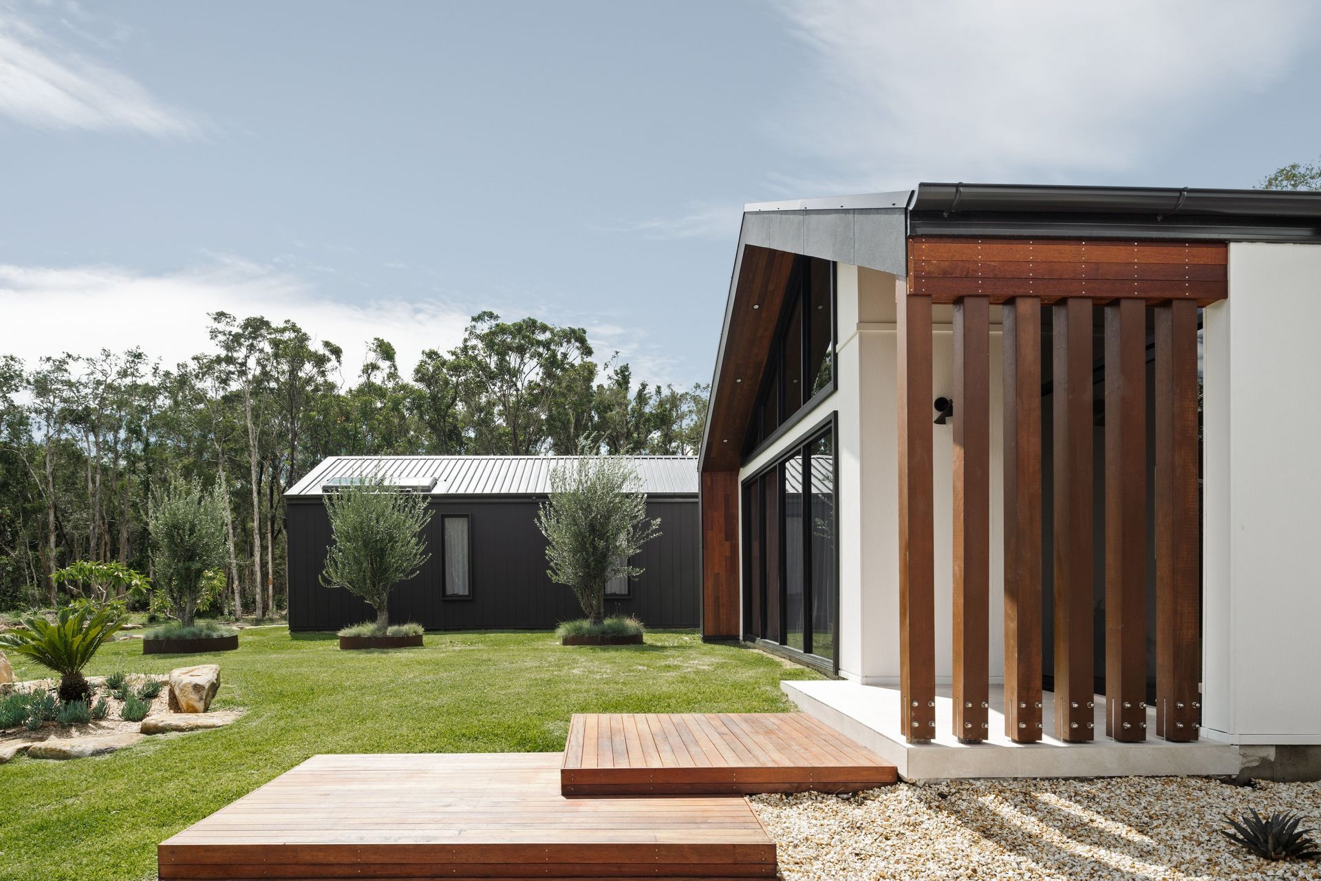 oblique-brushedconcrete-hardiefinetexture-exterior-modernfarmhouse-annabay-bakkerhomes-jameshardie-38.jpg