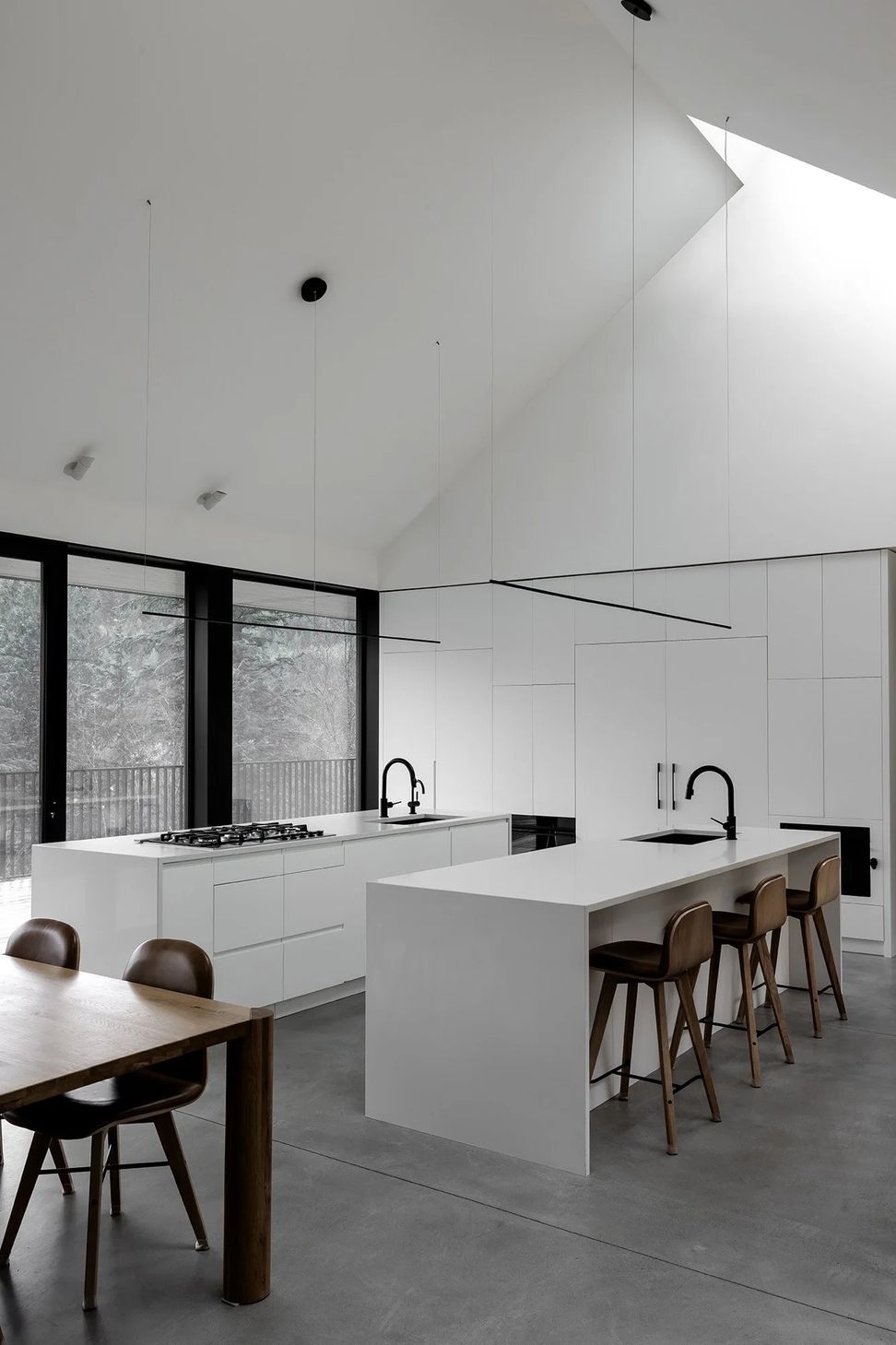 sm-studio-britannia-beach-house-02-005-ap-compressed.jpg