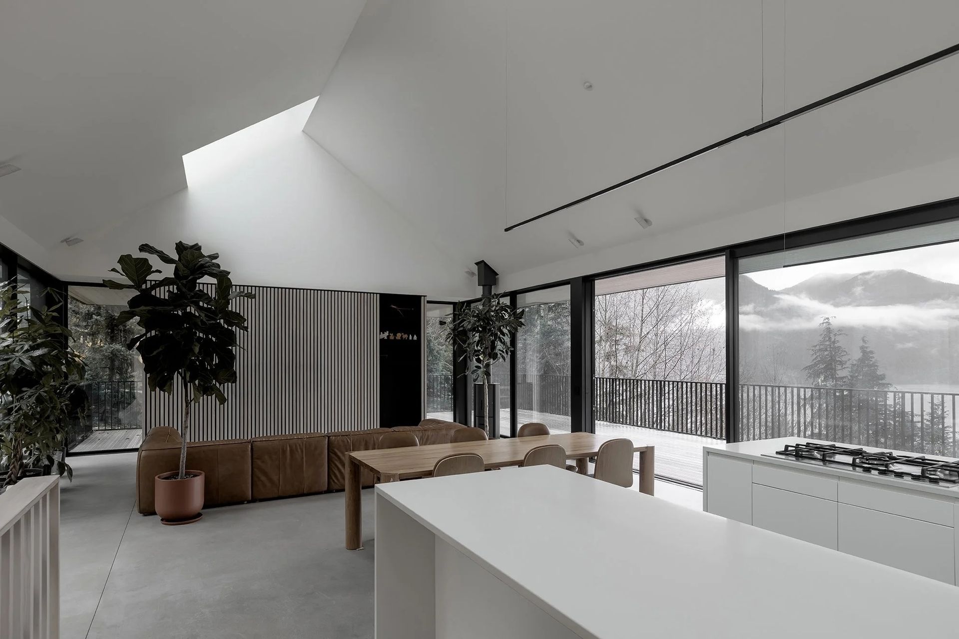 sm-studio-britannia-beach-house-02-006-ap-compressed.jpg
