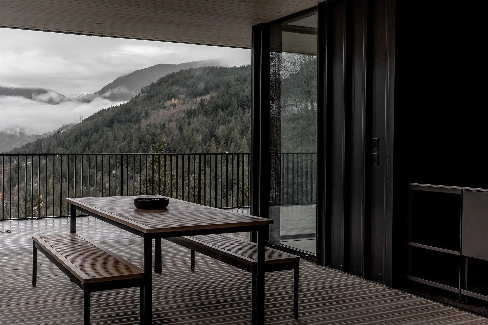 sm-studio-britannia-beach-house-02-014-ap-compressed.jpg