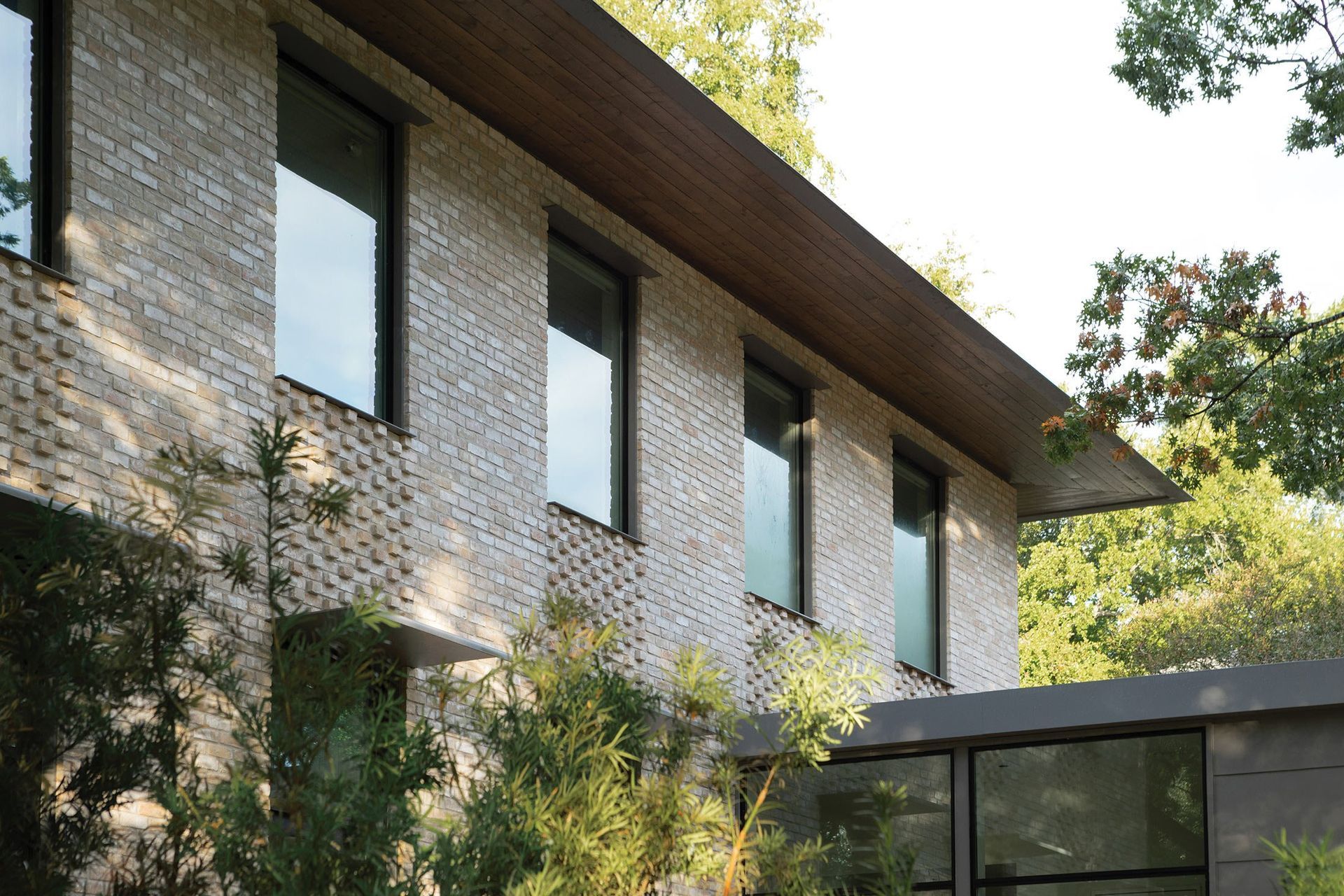 3ForestParkCuppettKilpatrickArchitectureandInteriorDesignaustin-tx-modern-home-detail-overhangs-brick-texture-1.jpg