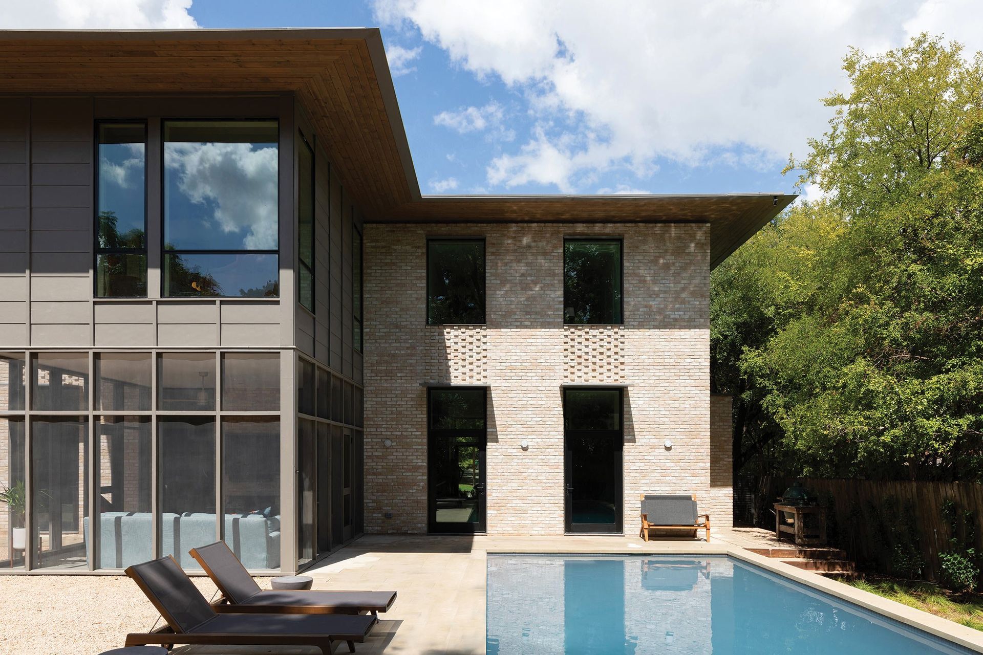 4ForestParkCuppettKilpatrickArchitectureandInteriorDesignaustin-tx-modern-backyard-pool-wood-overhang-brick-facade-1.jpg
