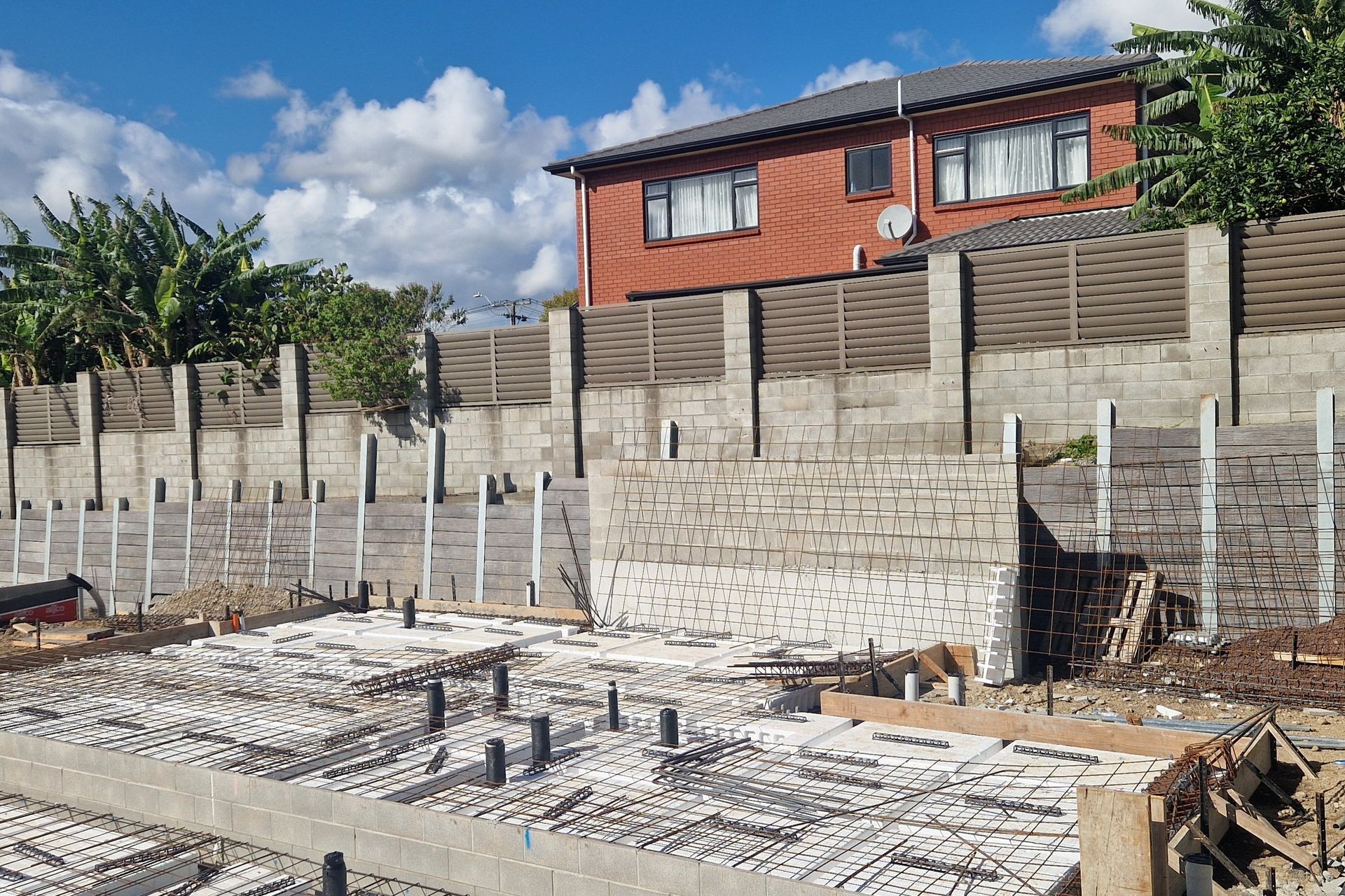 02-retaining-wall-and-foundations.jpg