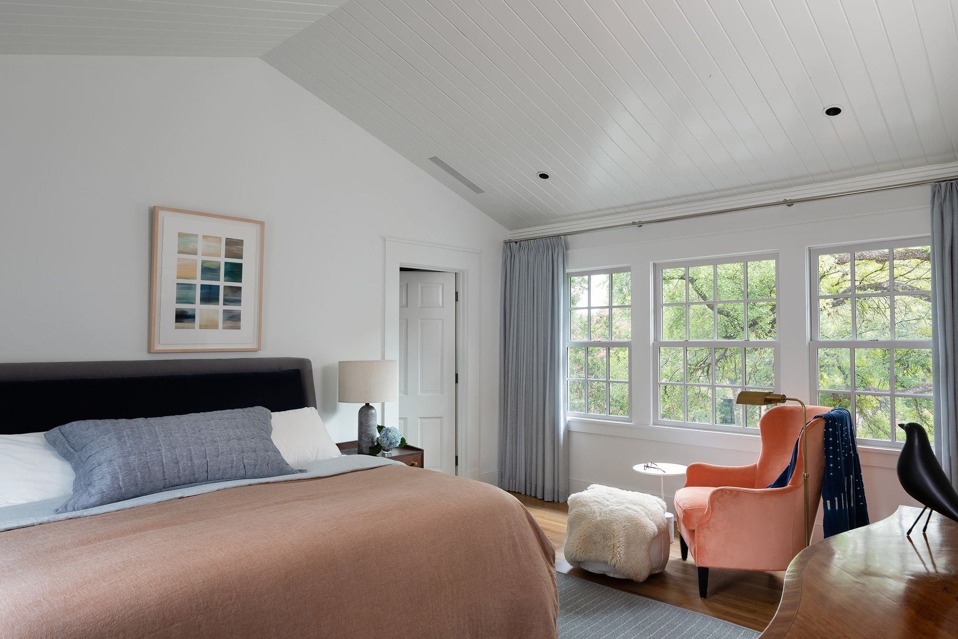 10GriswoldCuppettKilpatrickArchitectureandInteriorDesignaustin-tx-bedroom-vaulted-ceiling.jpg