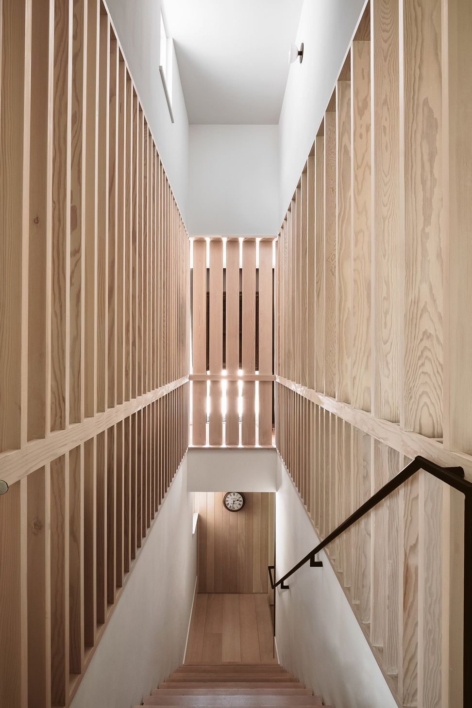 18BelmontParkCuppettKilpatrickArchitectureandInteriorDesignaustin-tx-staircase-doug-fir-slat-enclosure.jpg