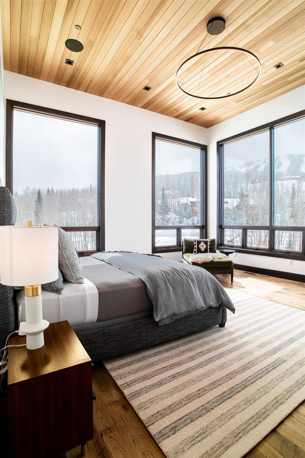 825DivideMasterBedroomD16057-HDR.jpg