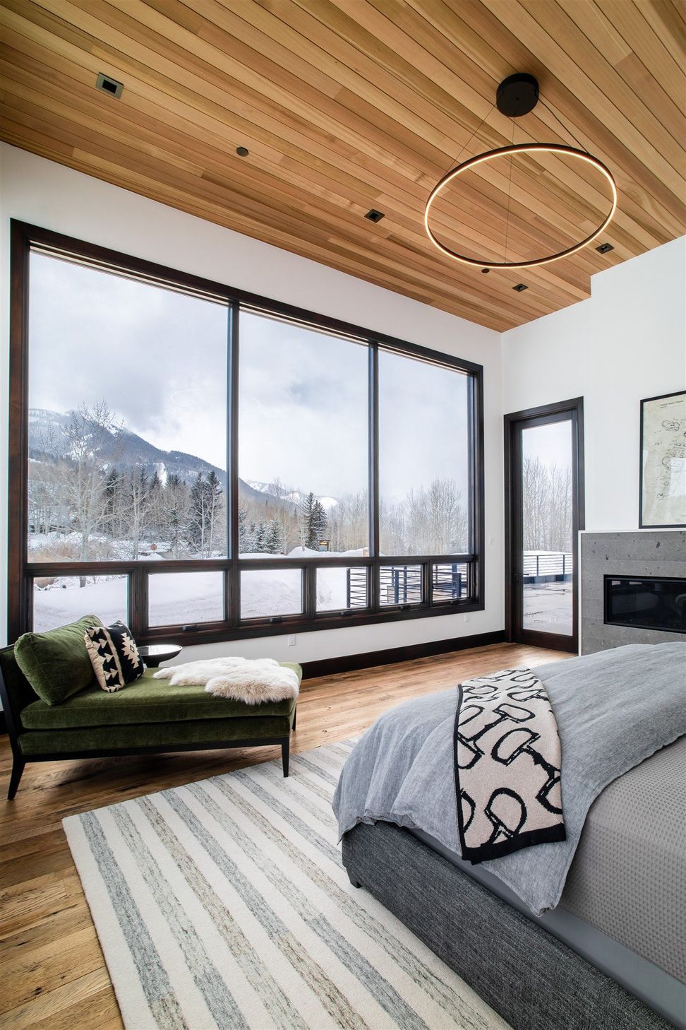 825DivideMasterBedroomD16118-HDR.jpg