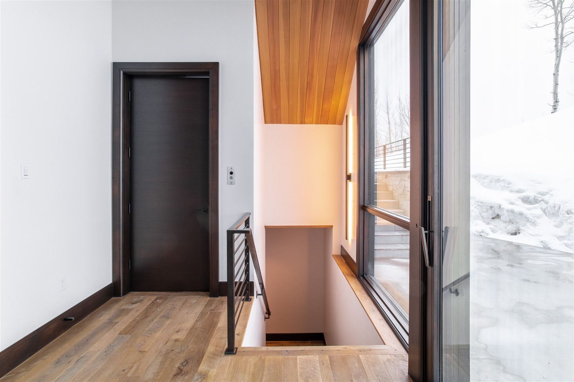 825DivideStairsD16633-HDR.jpg