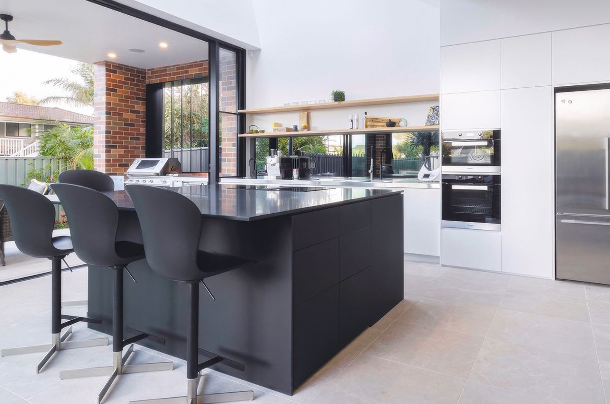 Wamberal | Seaside Joinery Kitchen in Fenix NTM