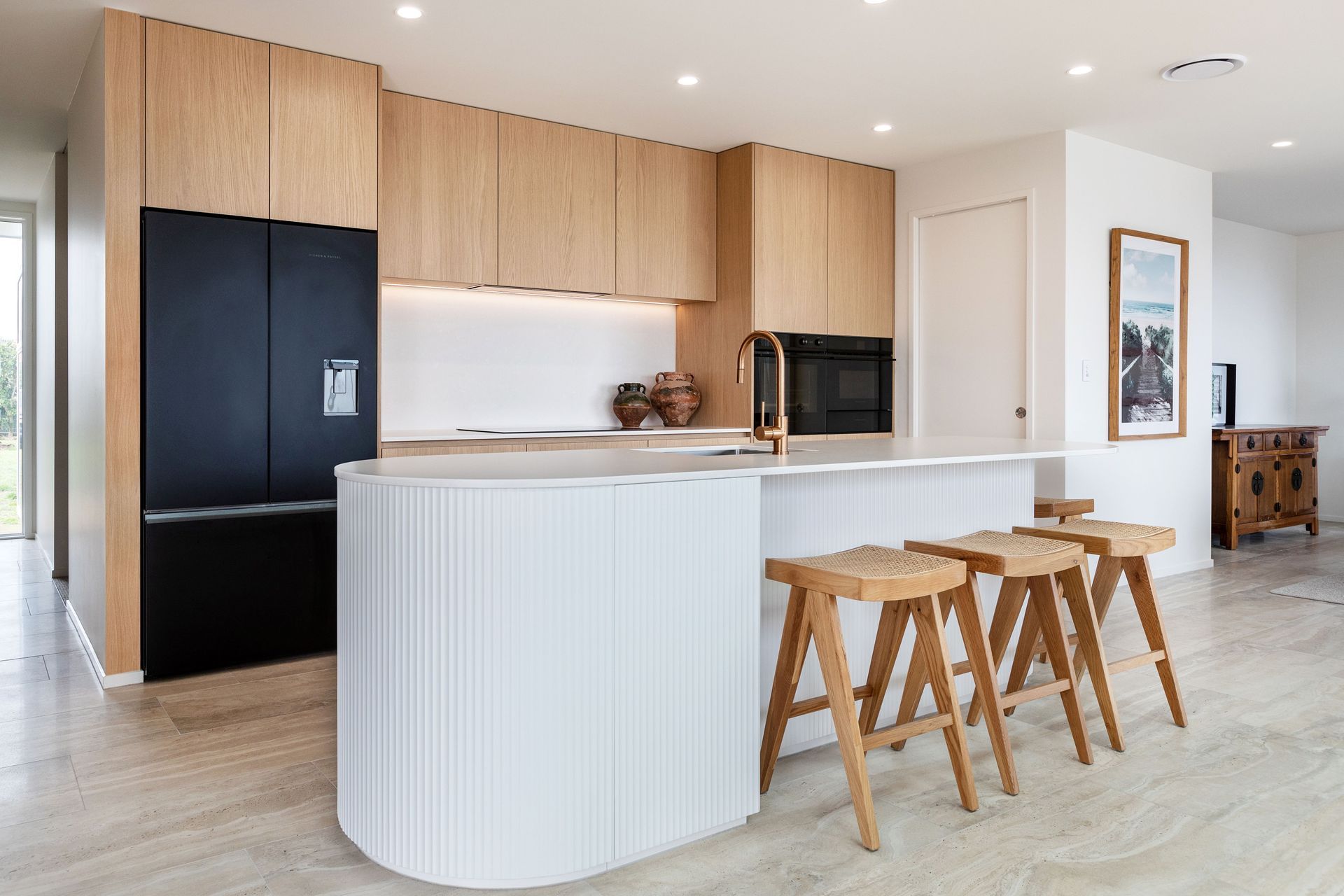 Techno-Veneer-Wave-Painted-MDF-Glen-Johns-Kitchens-2.jpg