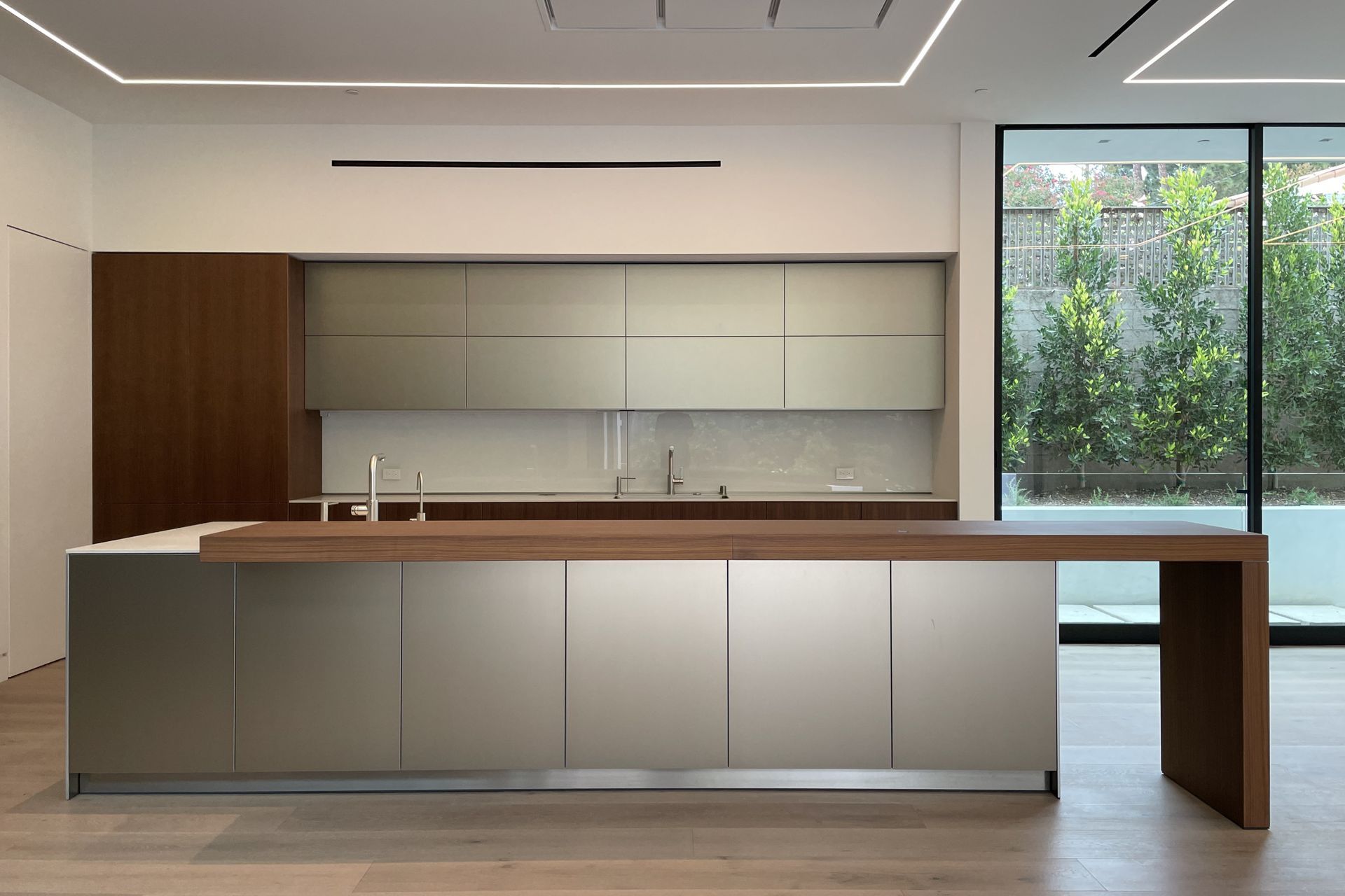 bspk-design-architecture-california-7700-residenital-fin-house-kitchen.jpeg
