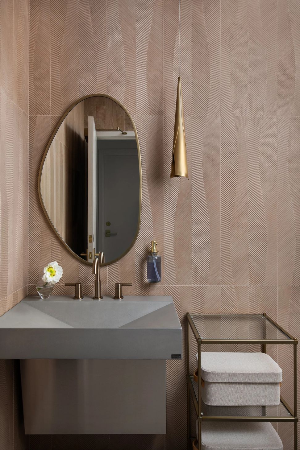 imgi10360-Plastic-Surgery-restroom.jpg