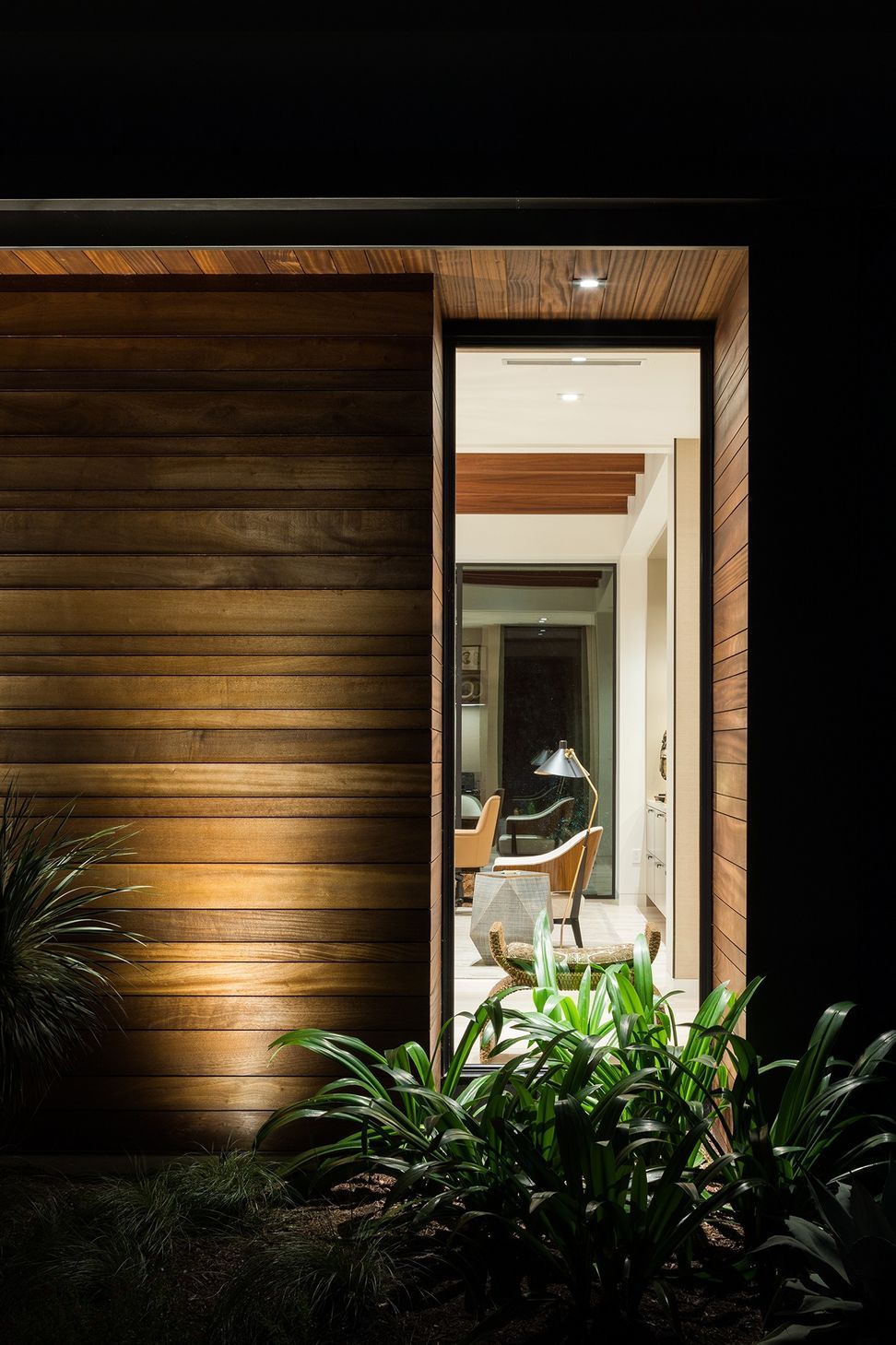 imgi14larue-aia-tour-2019-jake-holt-photo-28exterior-office-dusk.jpg
