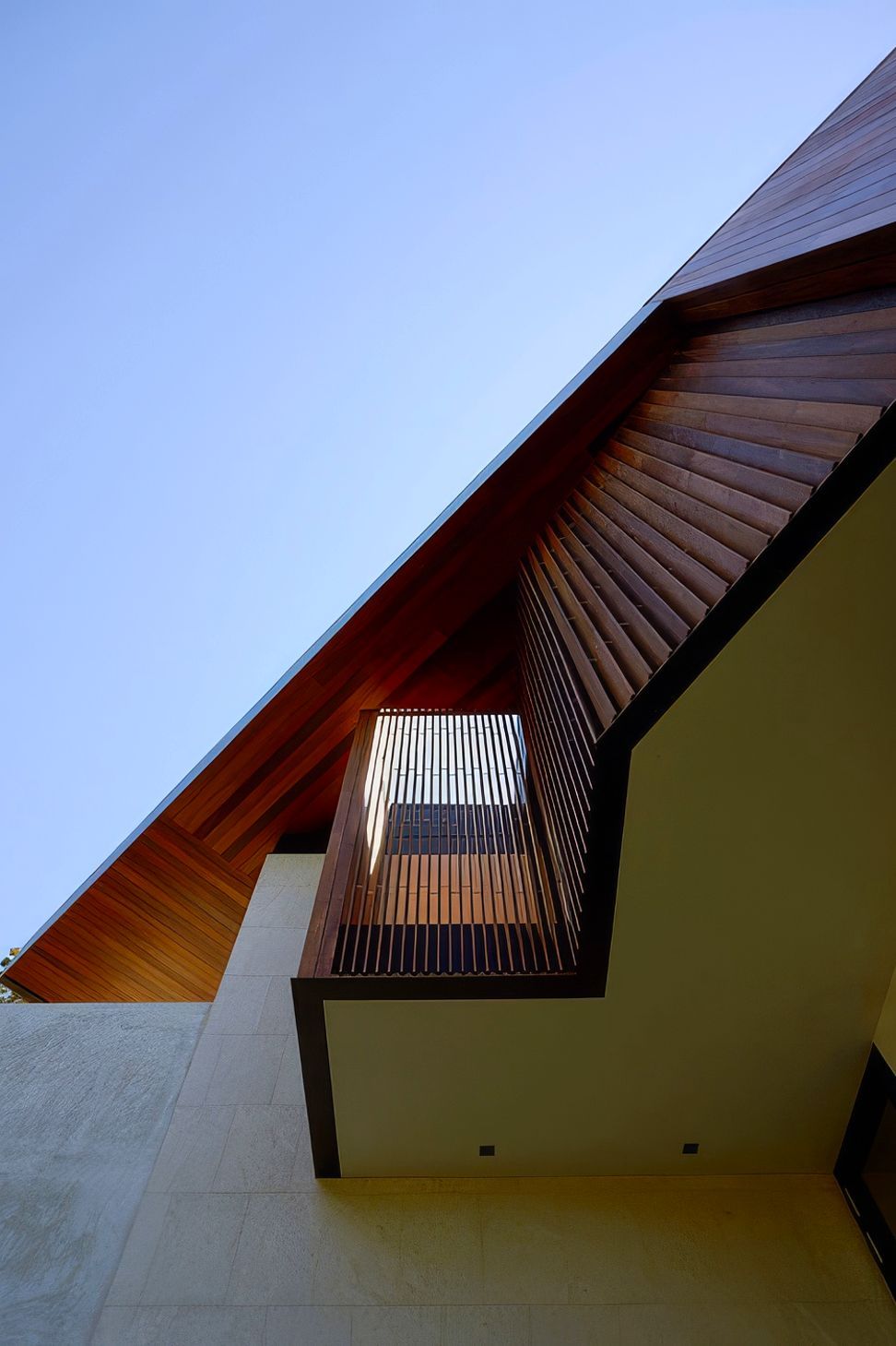 imgi15web3-BayHouseCA-0125-upscaled-by-Replicate.jpg